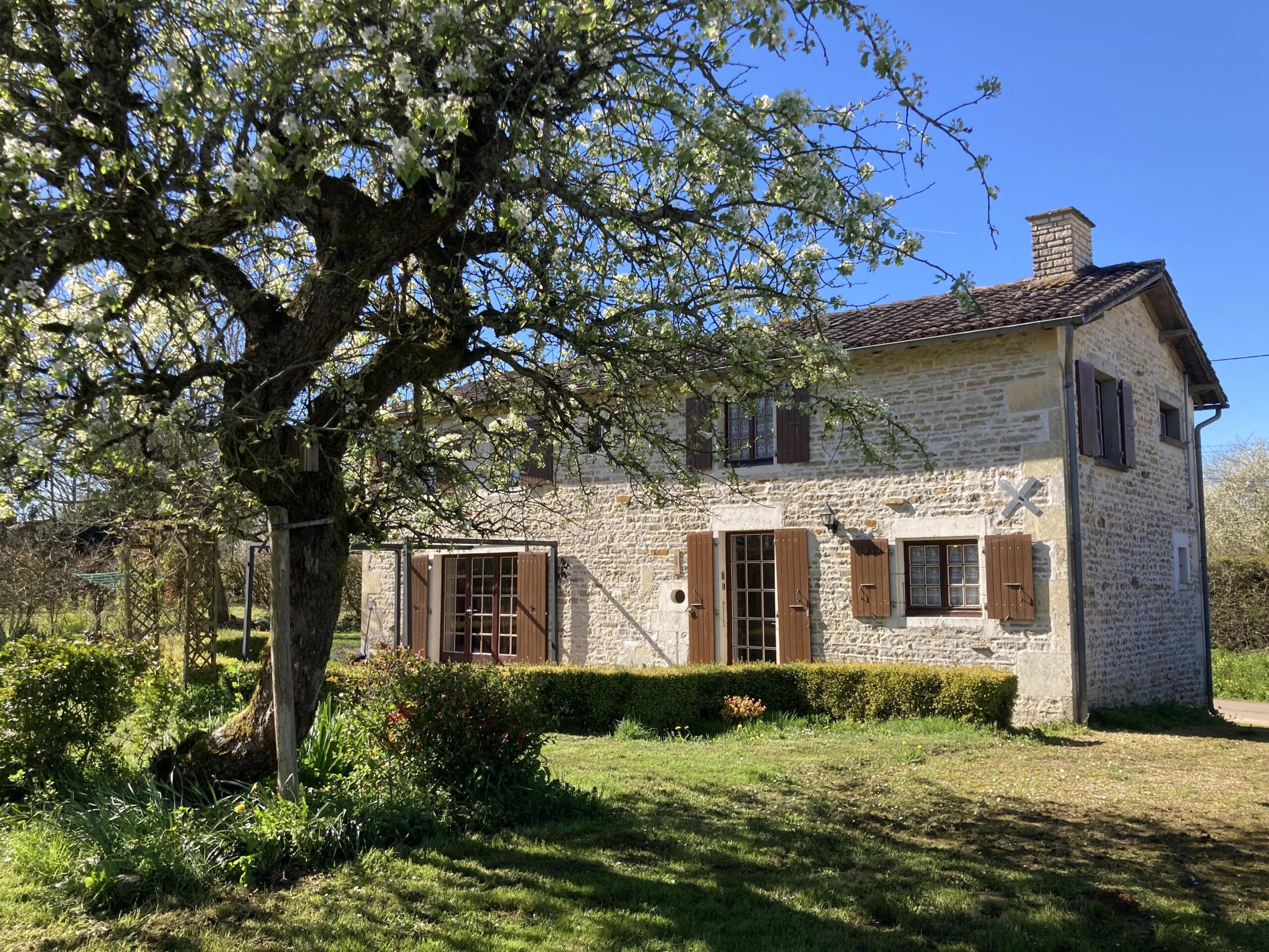 Charming Detached Stone Cottage with 3 Bedrooms and Garden, Nouvelle-Aquitaine – France – BVI83321