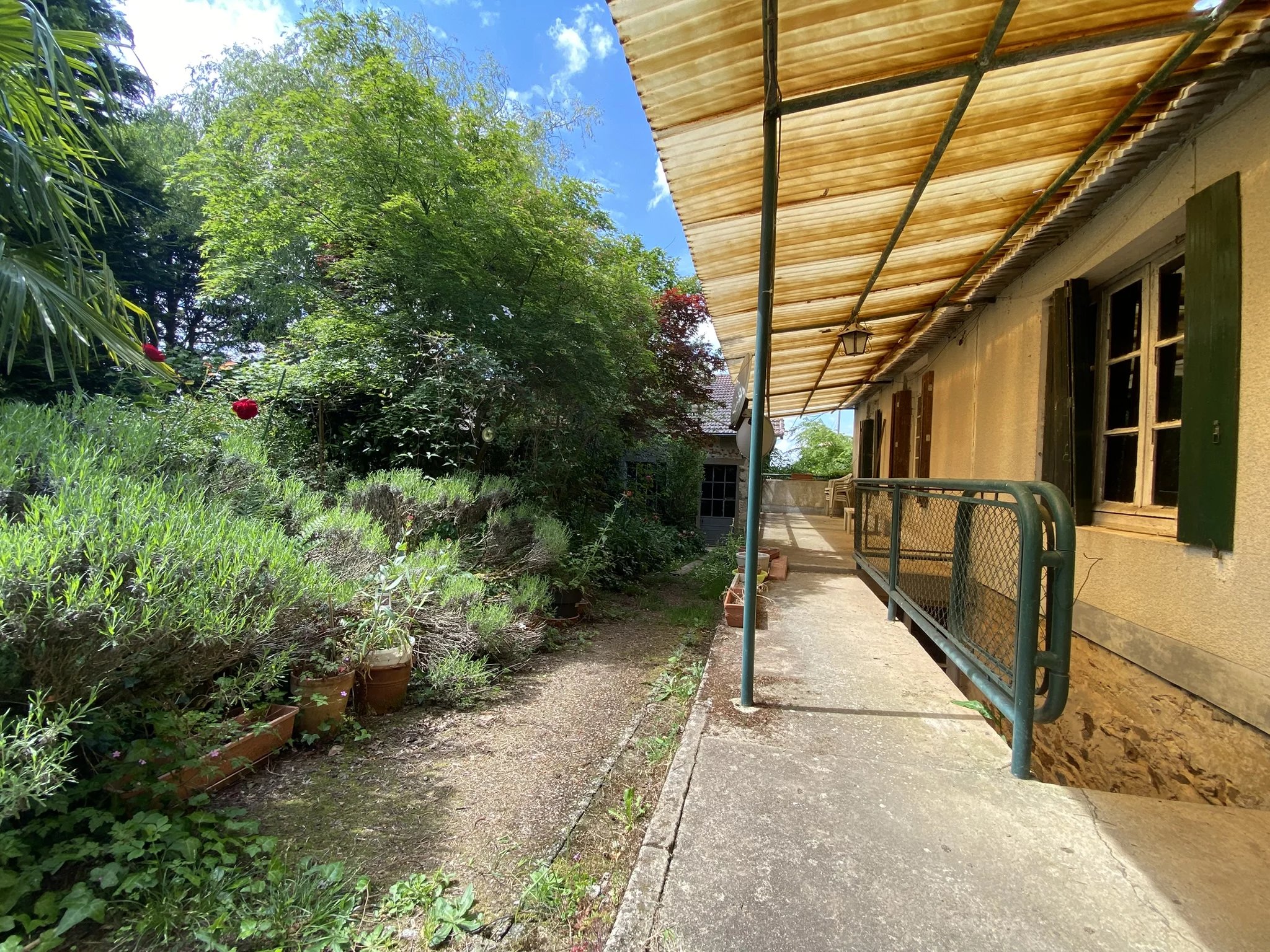 Village house with garden and large barn, Nouvelle-Aquitaine – France – BVI83975
