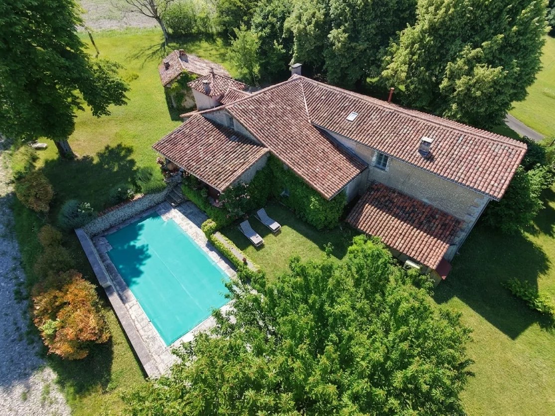 Secluded 5-bedroom country residence with pool and panoramic views, Nouvelle-Aquitaine – France – BVI84753