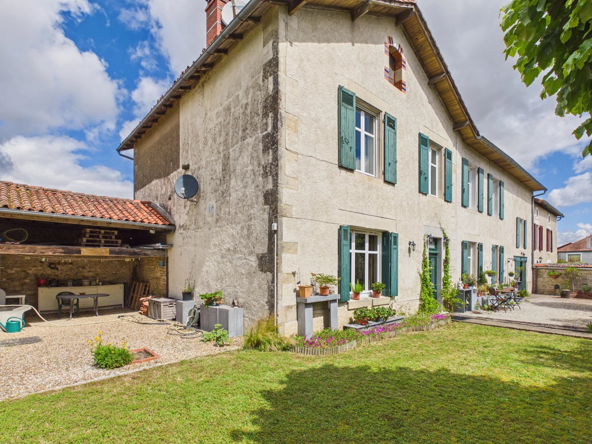 Spacious and Light-Filled Property with Countryside Views, Nouvelle-Aquitaine – France – BVI85193