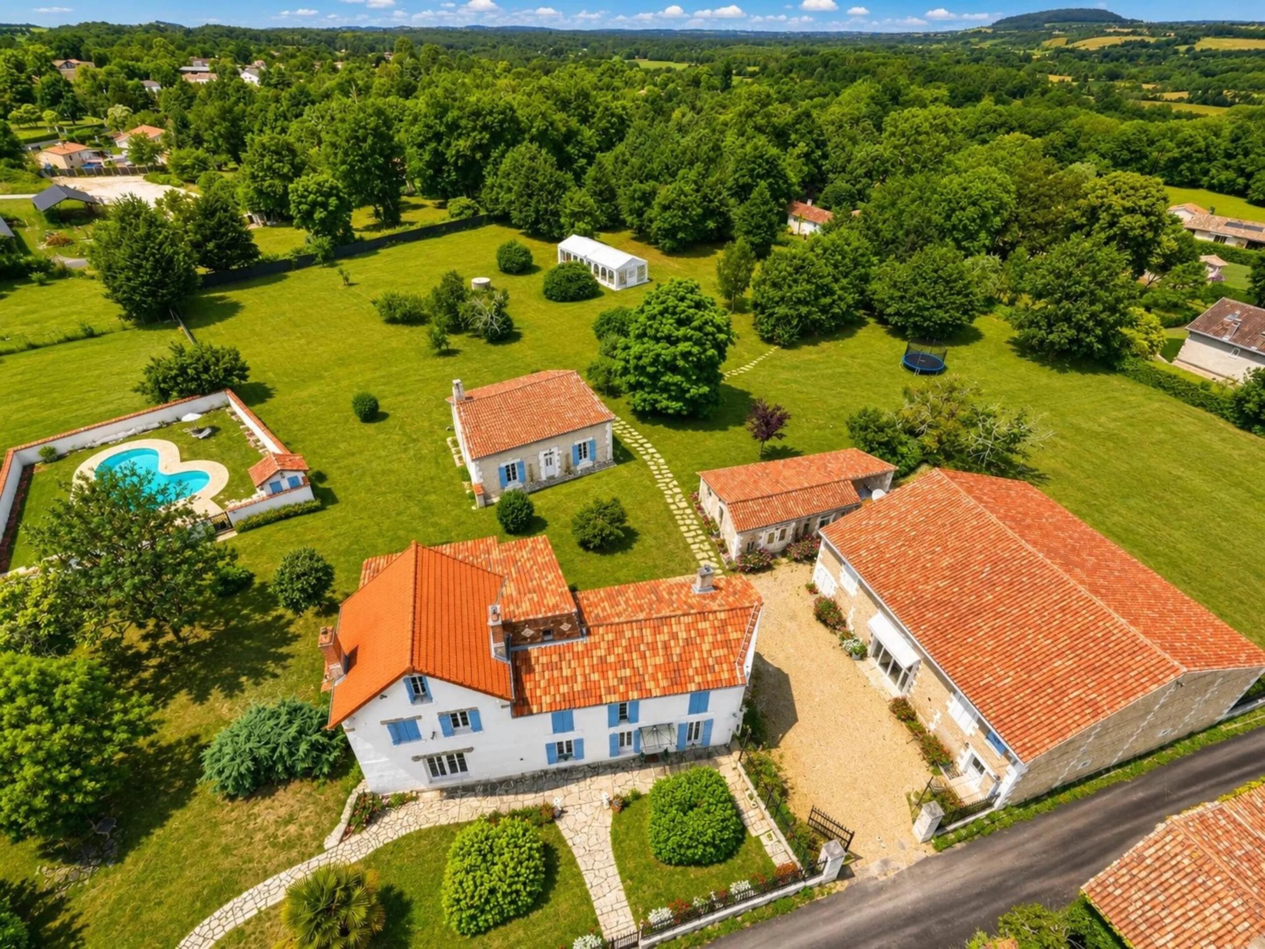 Exceptional Townhouse Estate with Guest Houses and Events Venue, Nouvelle-Aquitaine – France – BVI85386