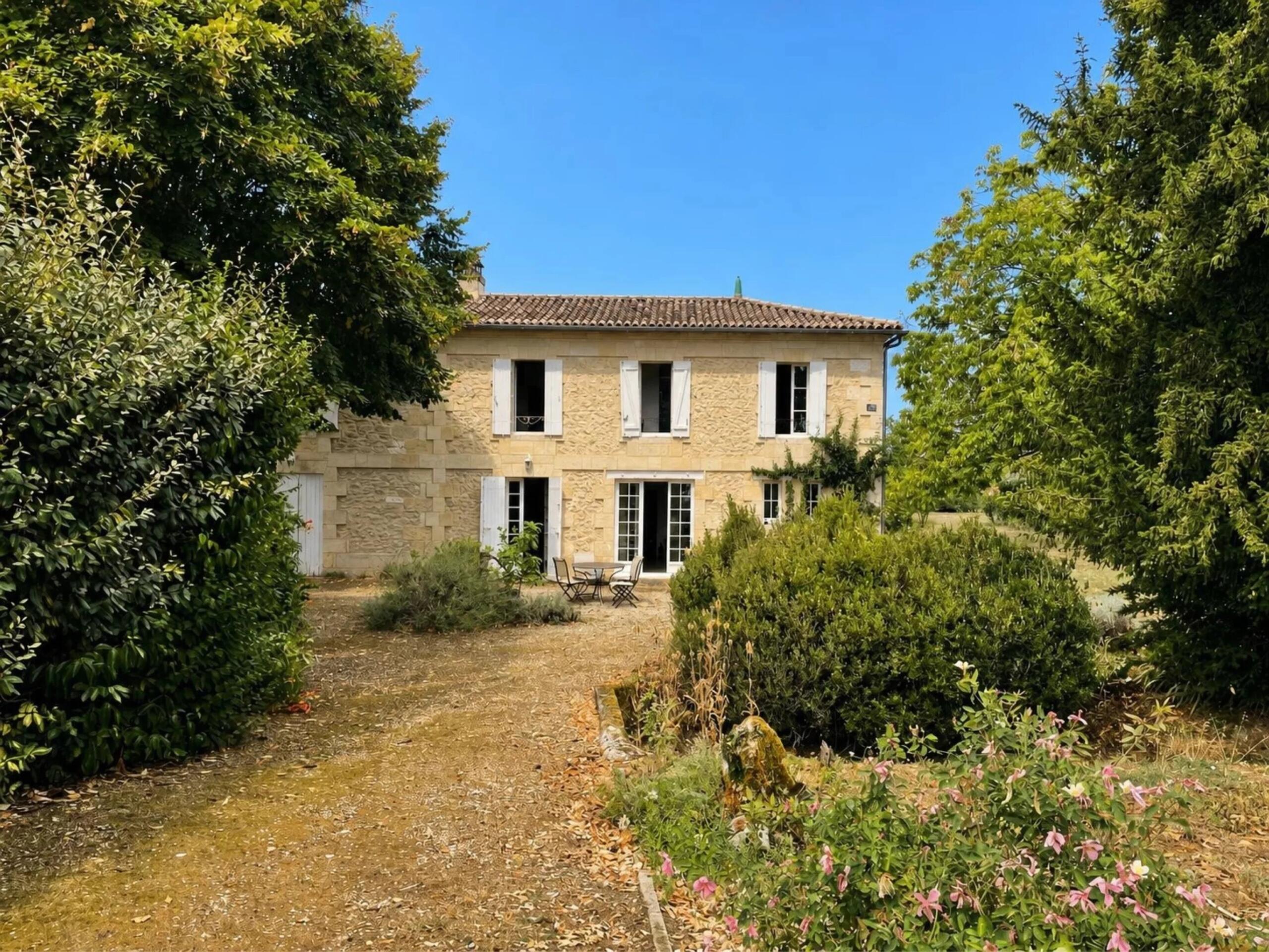 Charming Stone Property – 3 Homes, 9,000 m² Park and Large Swimming Pool, 20mn from Saint Emilion, Nouvelle-Aquitaine – France – BVI86955