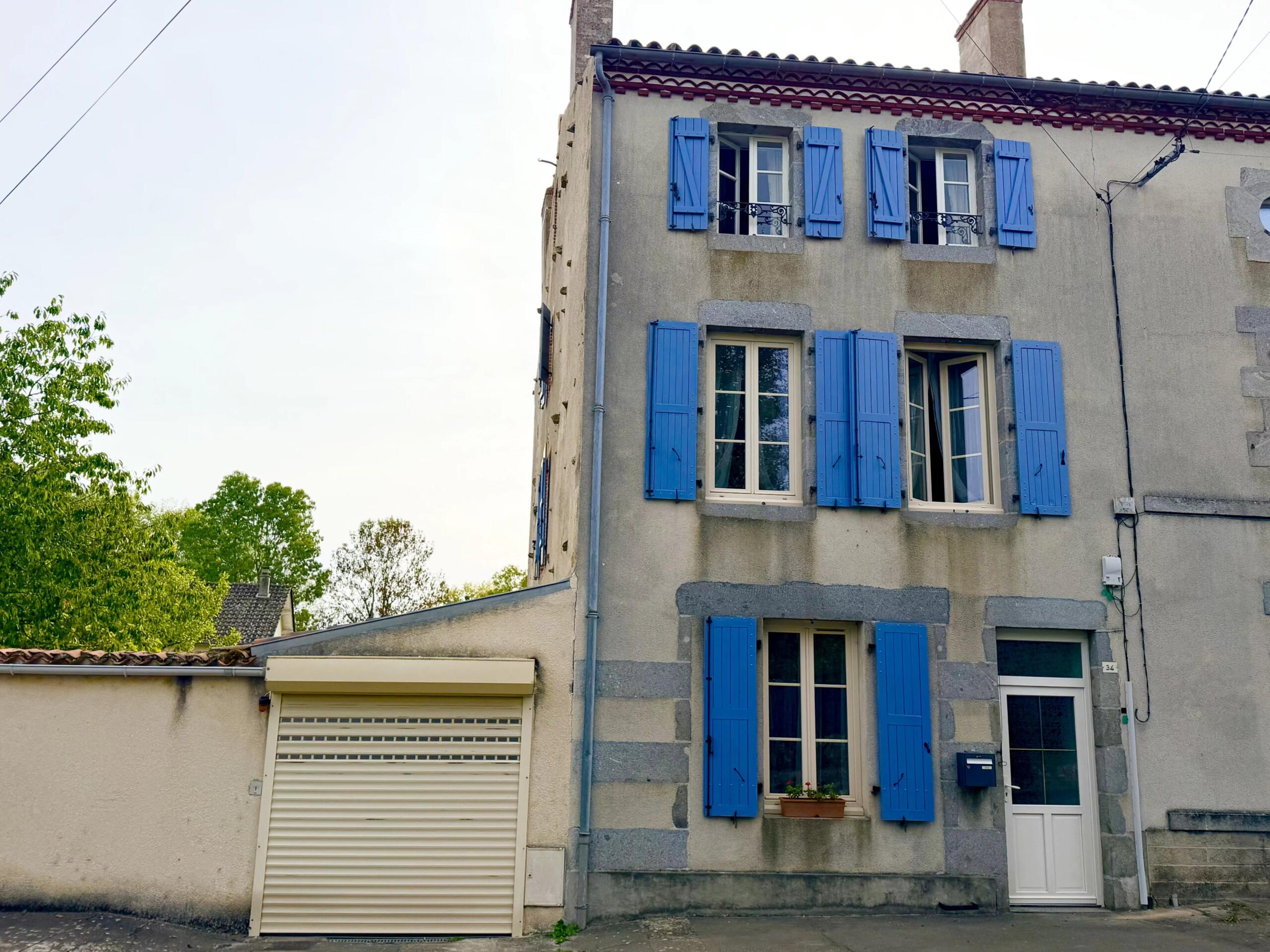 Large renovated house in the centre of a lively town with train station, Nouvelle-Aquitaine – France – BVI87566
