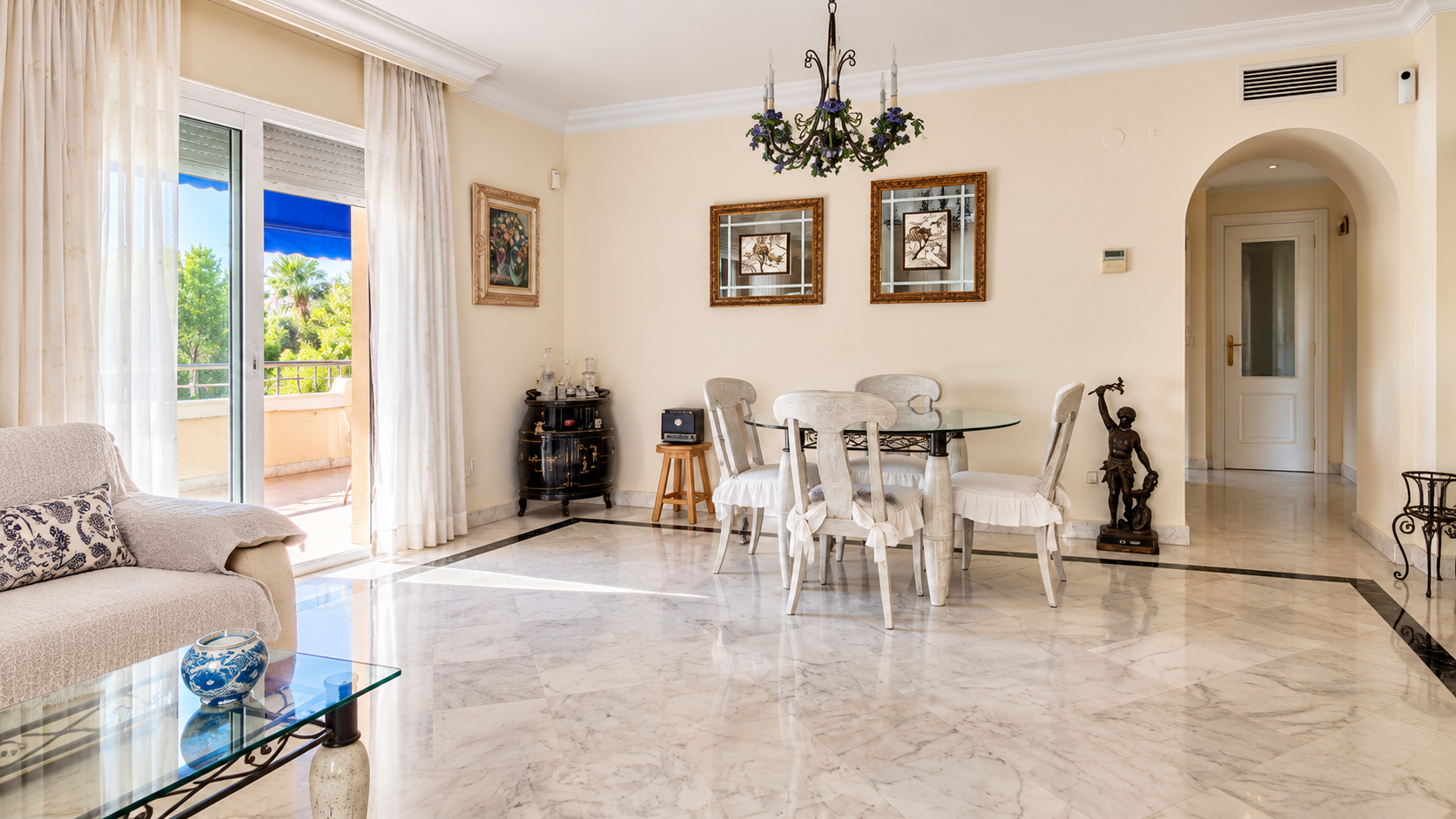 2 bedroom Apartment in Marbella, Malaga, Spain – 428-05697P