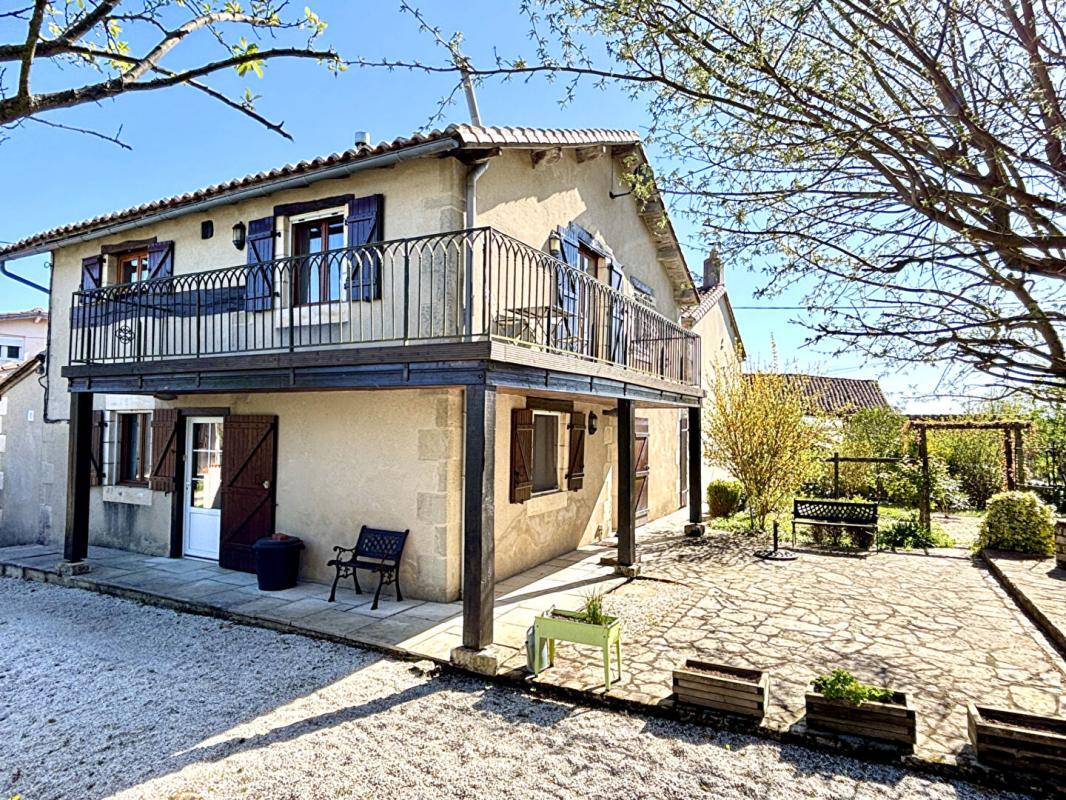 4 bedroom propriete in Ventouse, Charente, France