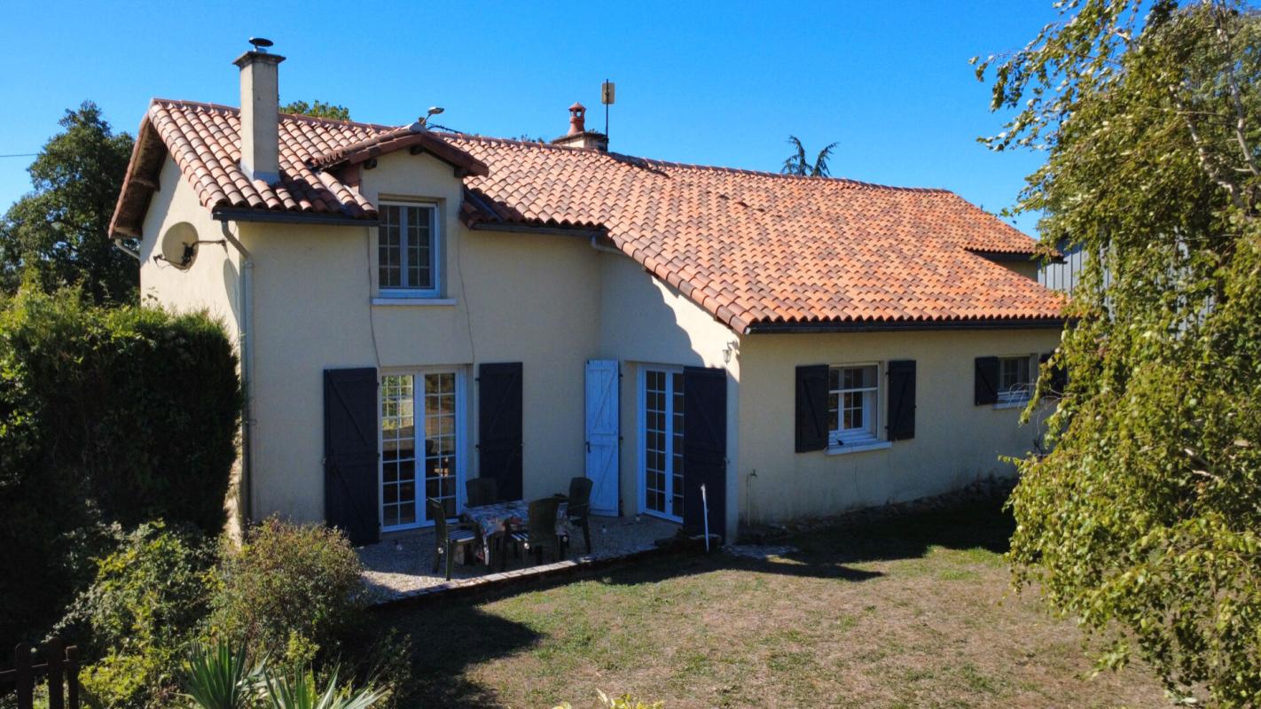 4 bedroom maison in Usson Du Poitou, Vienne, France