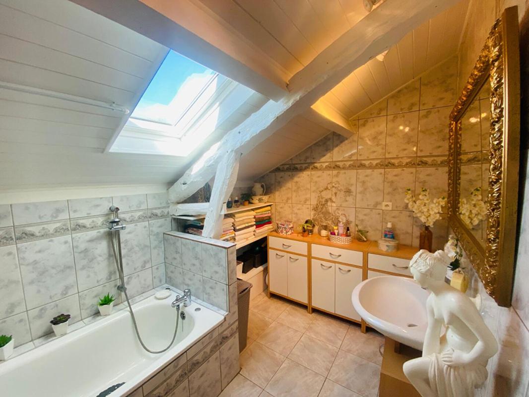 2 bedroom maison in Cahors, Lot, France