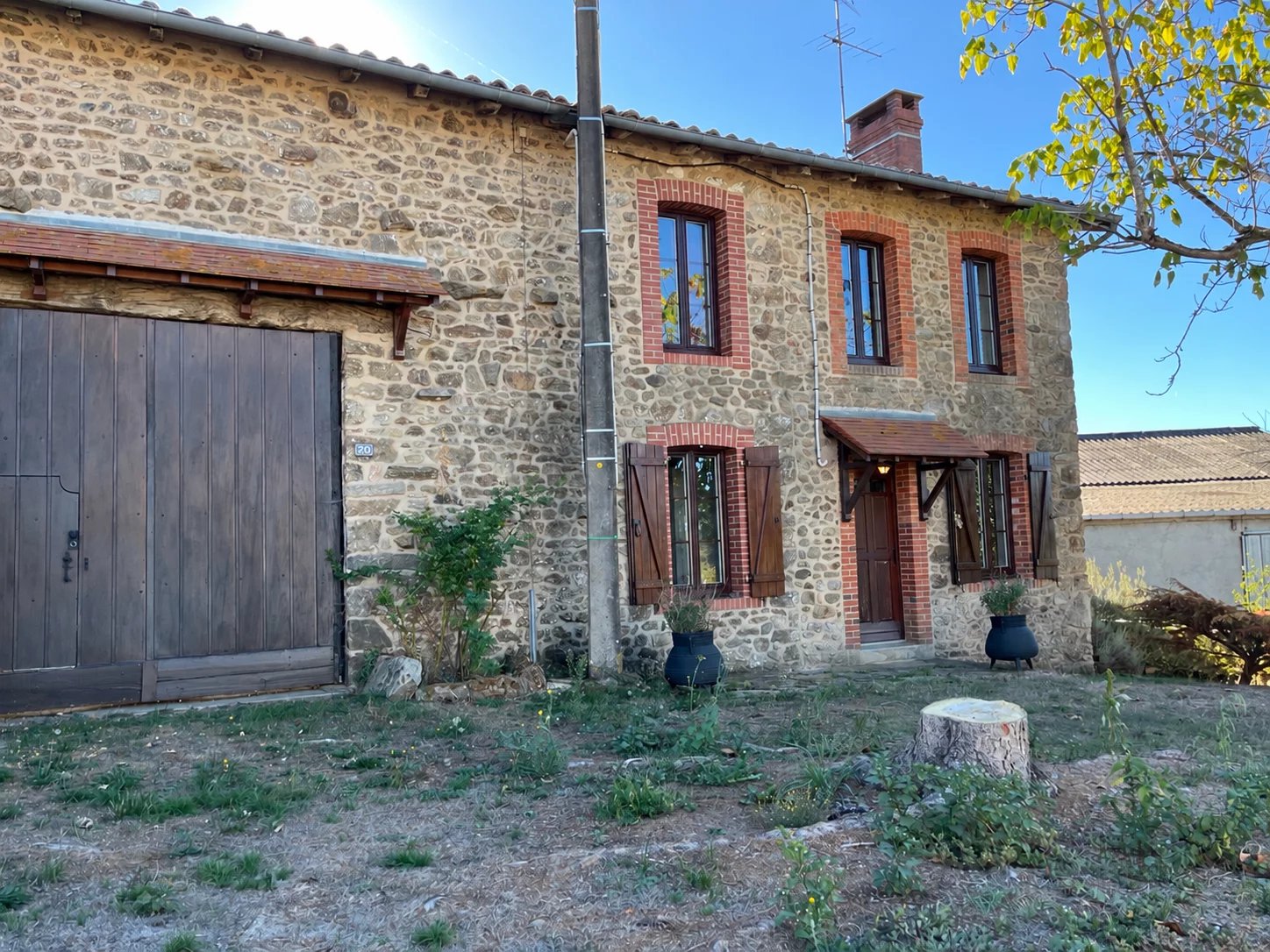 Charming hamlet house with a barn, Nouvelle-Aquitaine – France – BVI82688