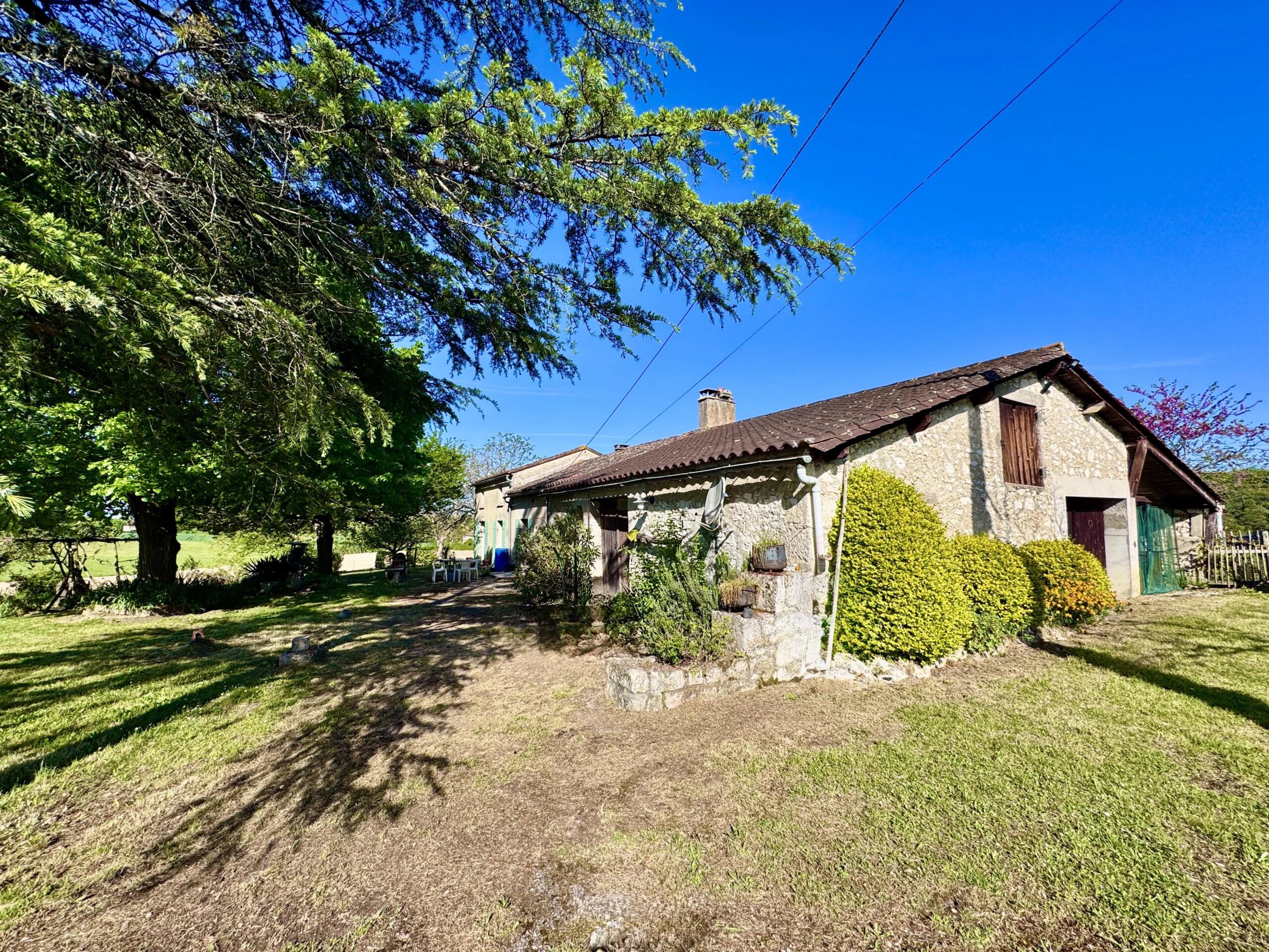 2-bed stone cottage close to amenities, Nouvelle-Aquitaine – France – BVI82859