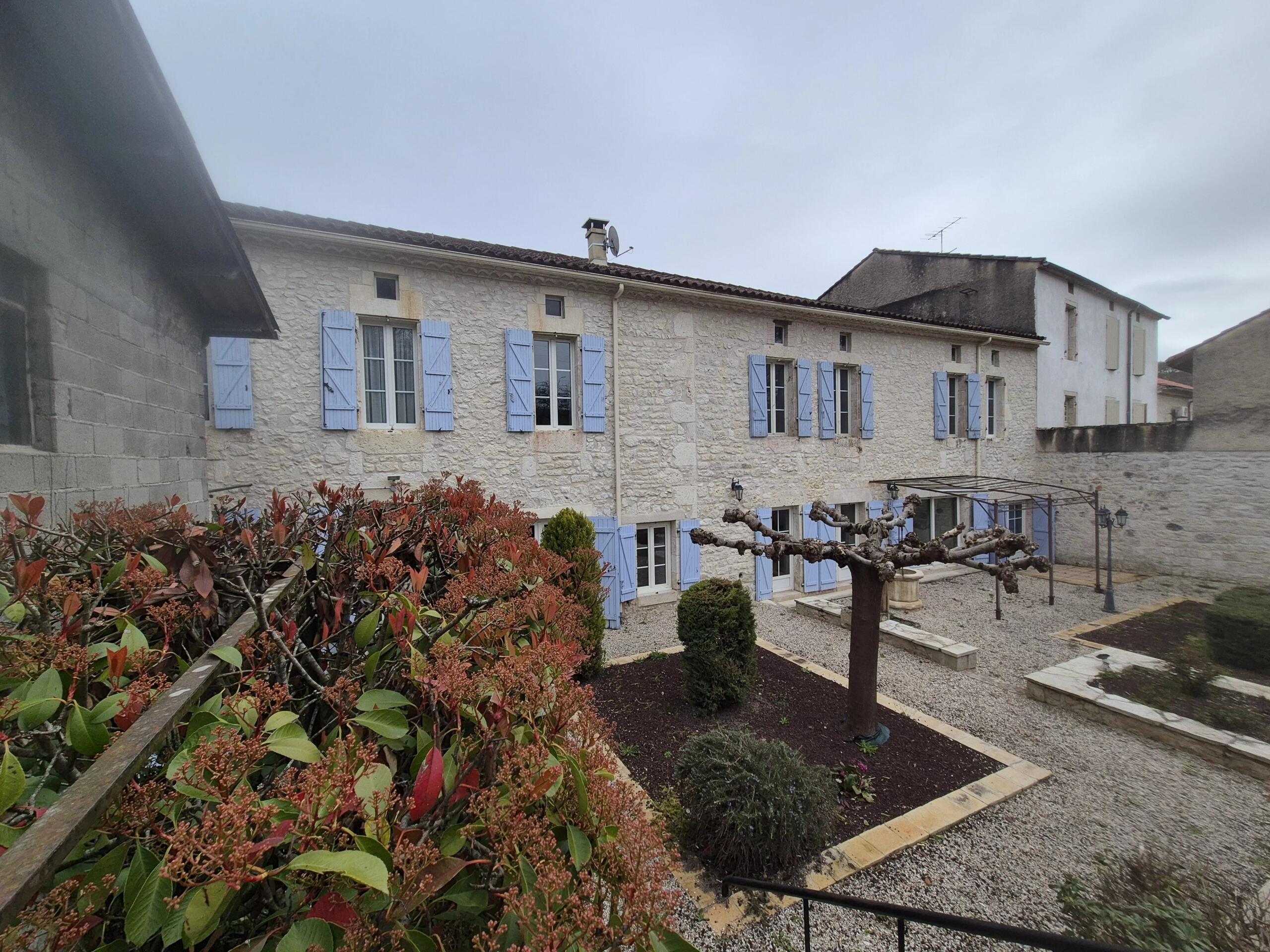 Large stone house with garden in Montaigu de Quercy, Tarn et Garonne, Occitanie – France – BVI84548