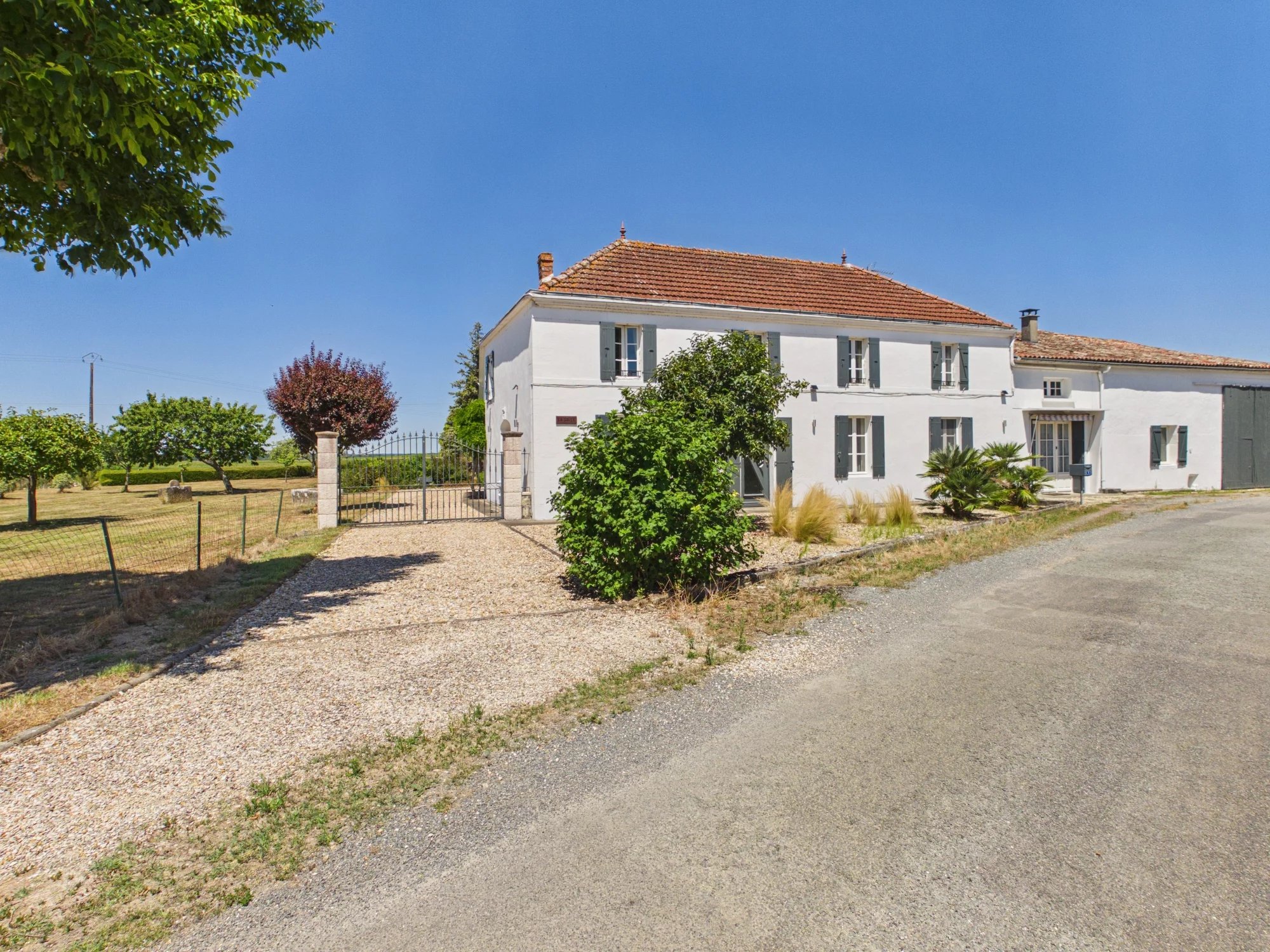 Magnificent charentaise farmhouse and former Cognac distillery, Nouvelle-Aquitaine – France – BVI84804