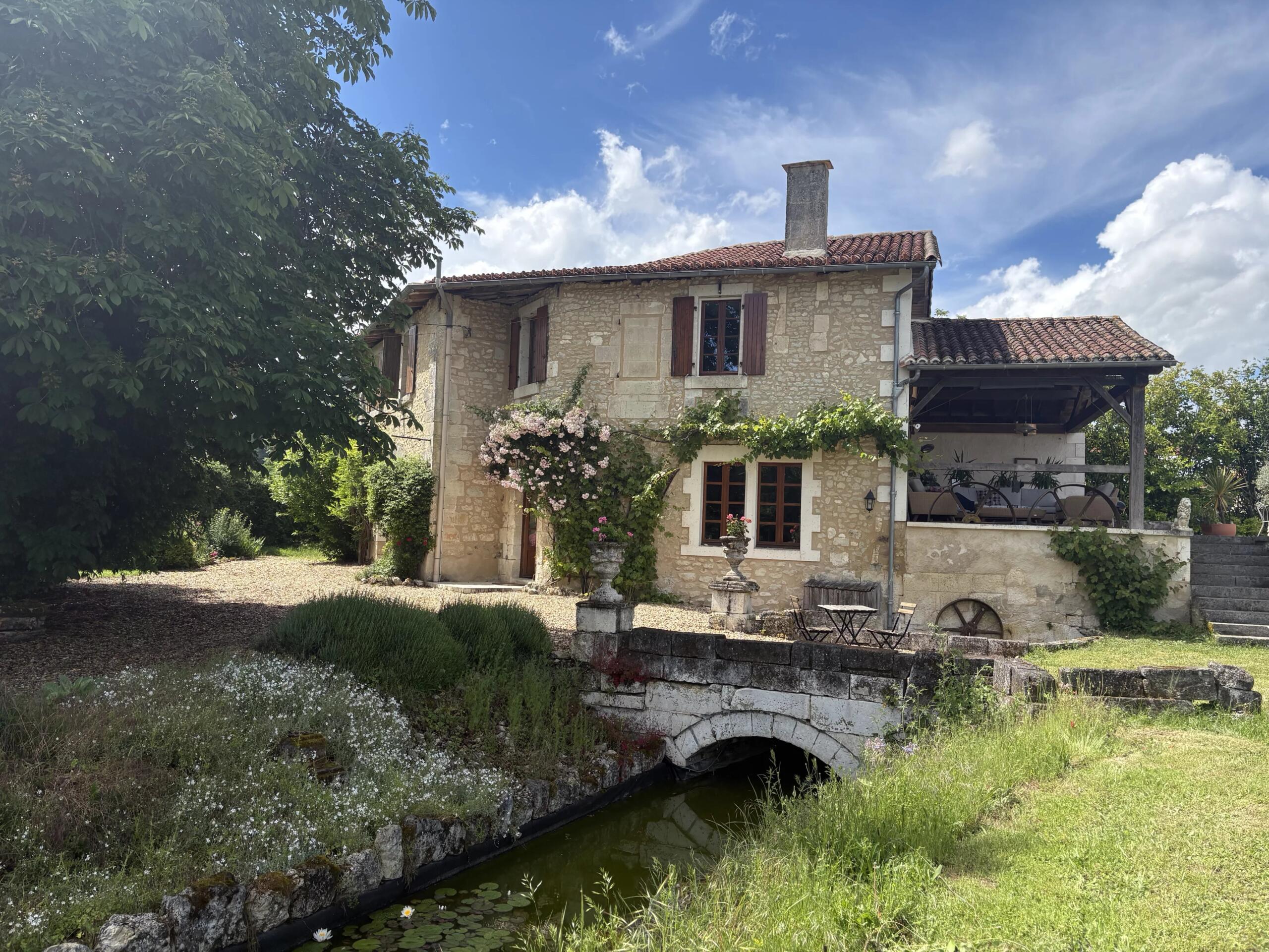 Mill conversion with four bedrooms, large garden, pool and barn, Nouvelle-Aquitaine – France – BVI84965