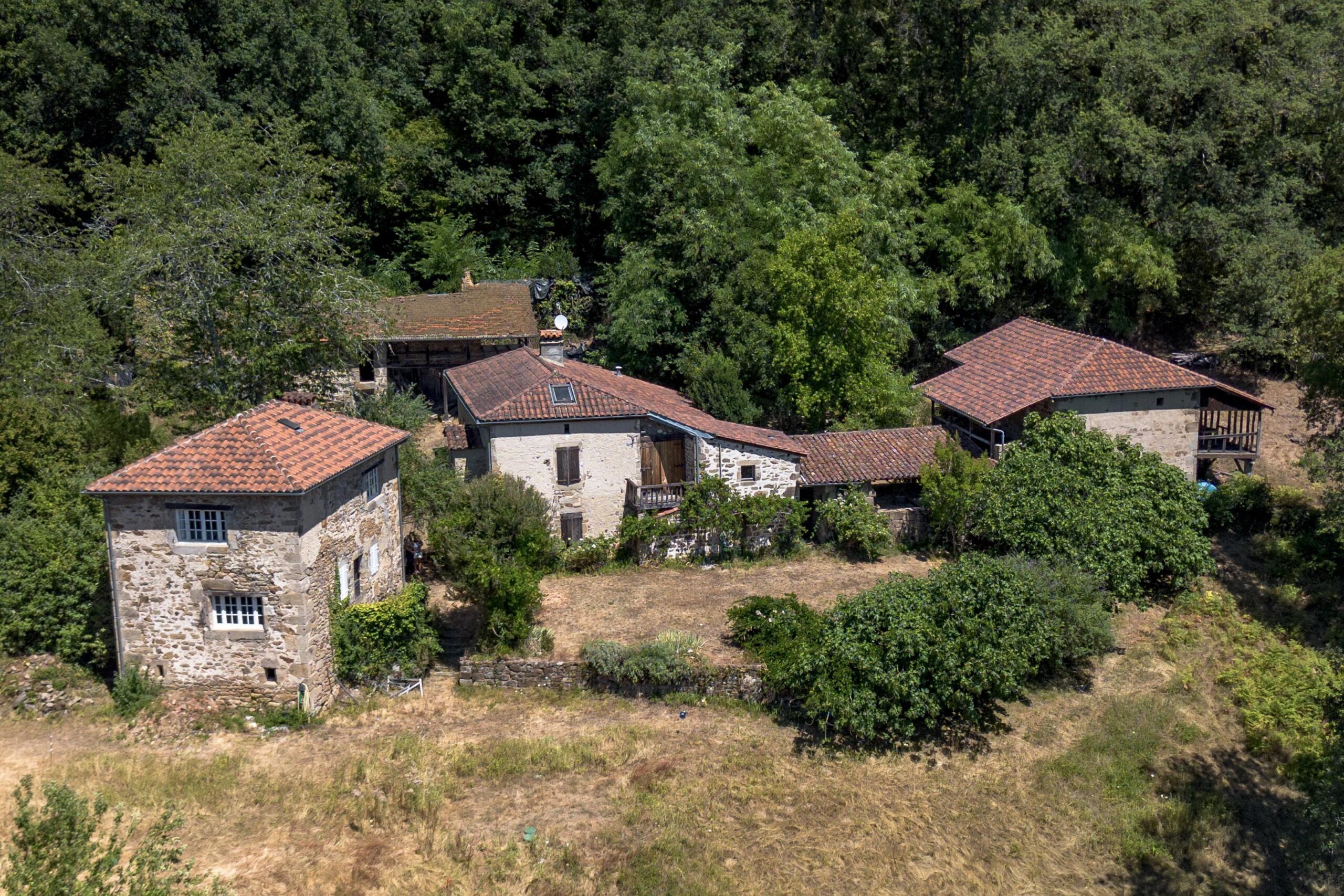 Figeac area: Ensemble of 2 stone houses with outbuildings & 20 hectares, Occitanie – France – BVI85524