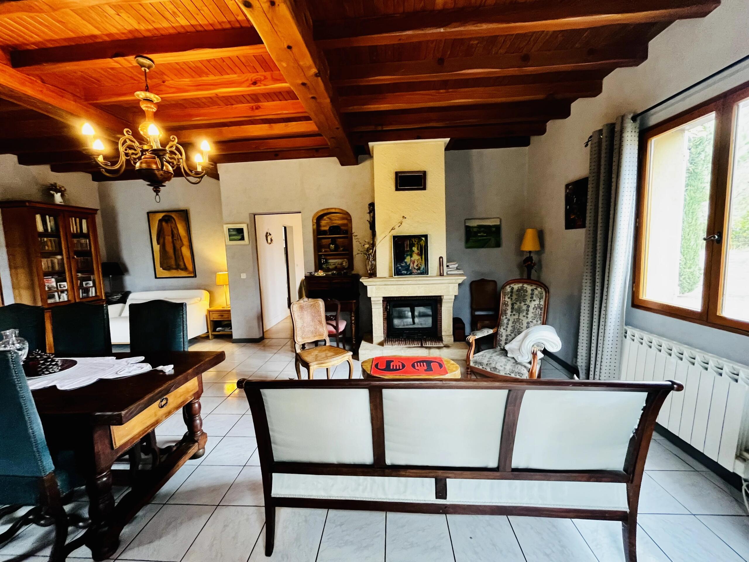 Spacious home with guest accommodation potential, mature garden and extensive outbuildings, Nouvelle-Aquitaine – France – BVI87108