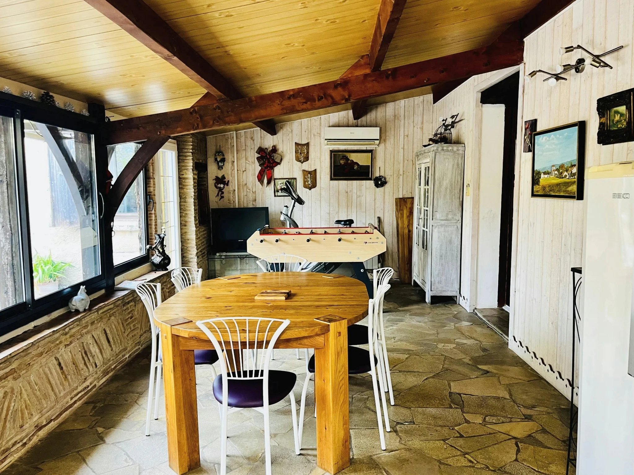 Spacious home with guest accommodation potential, mature garden and extensive outbuildings, Nouvelle-Aquitaine – France – BVI87108