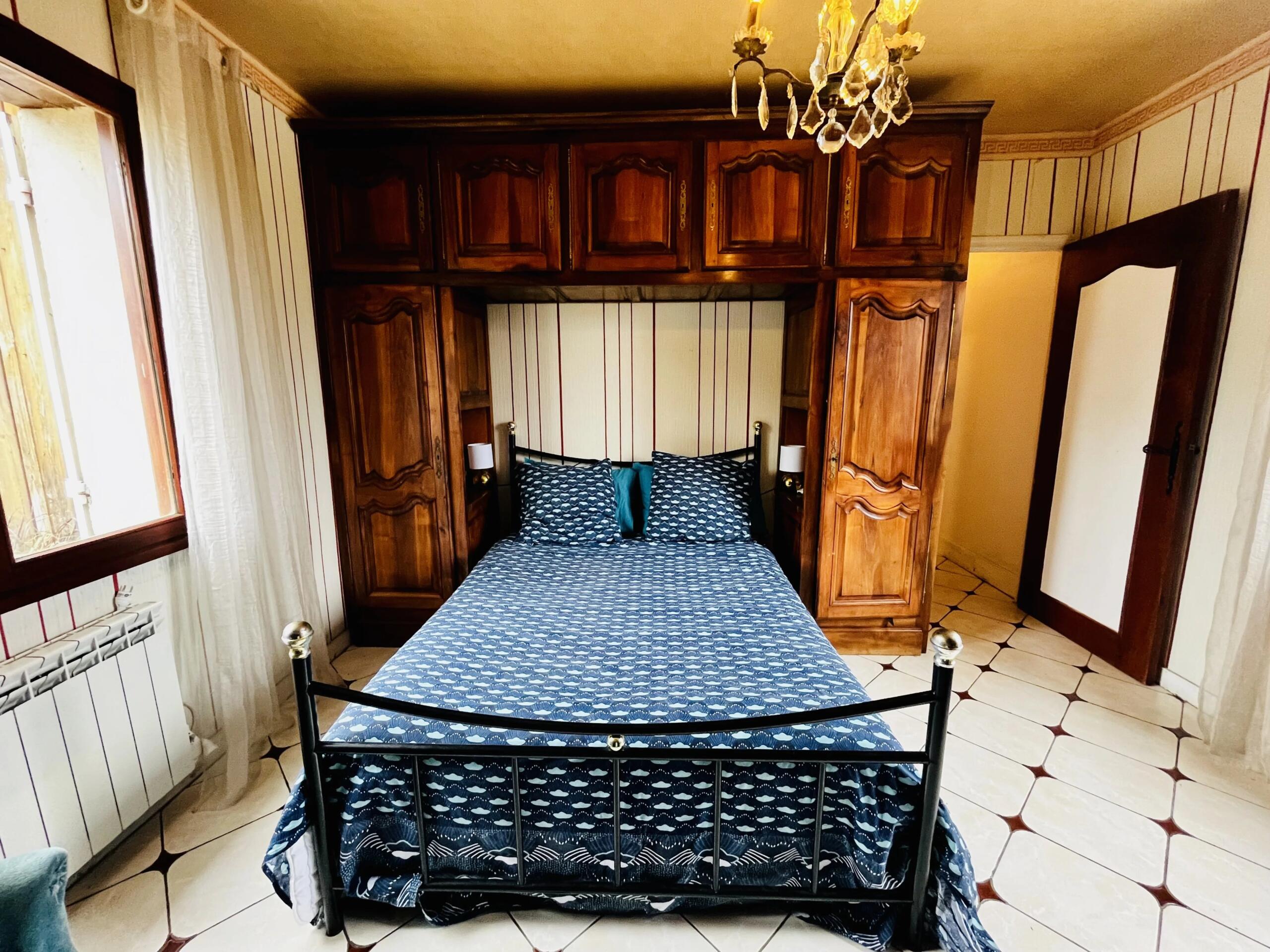 Spacious home with guest accommodation potential, mature garden and extensive outbuildings, Nouvelle-Aquitaine – France – BVI87108