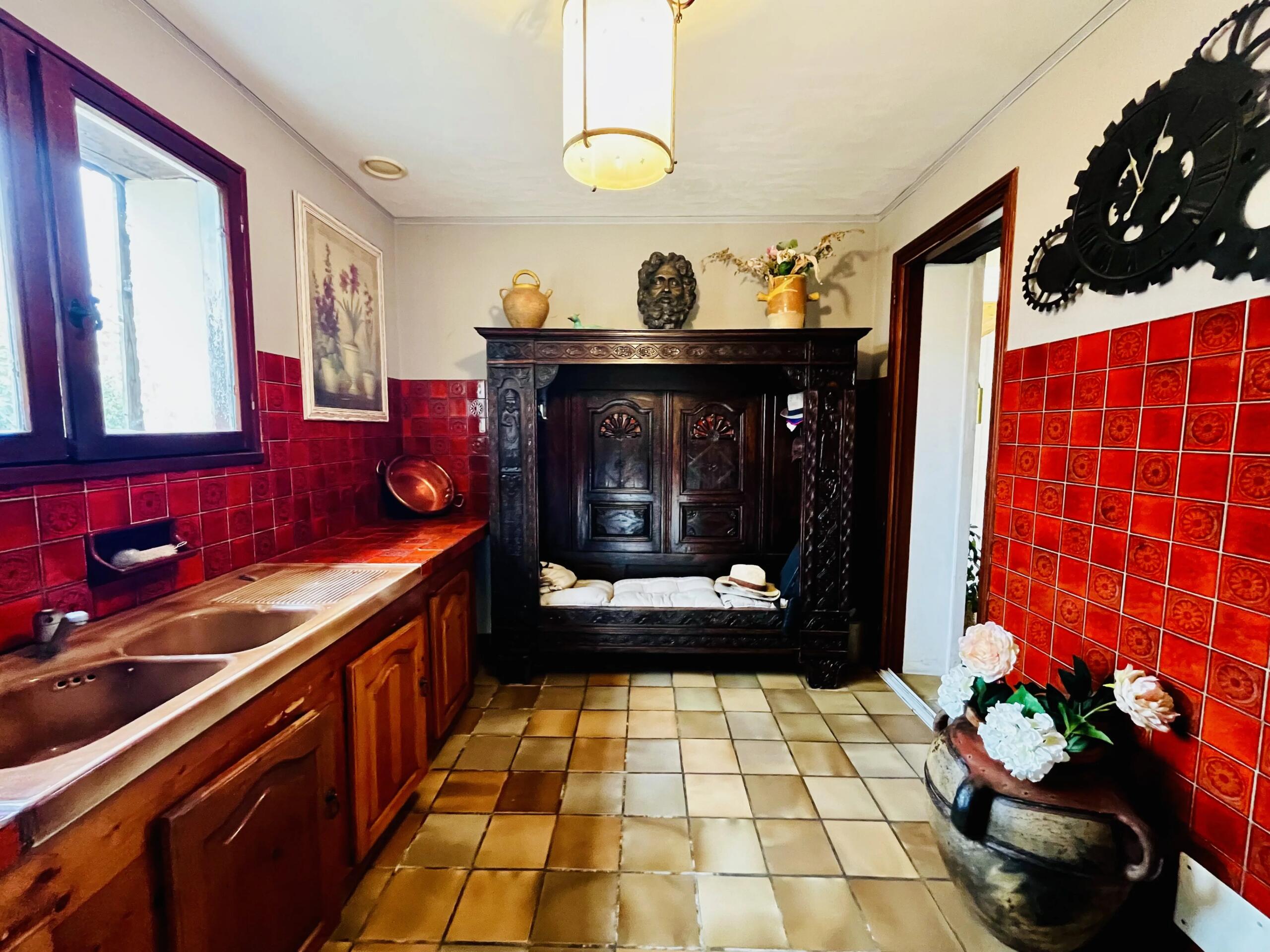 Spacious home with guest accommodation potential, mature garden and extensive outbuildings, Nouvelle-Aquitaine – France – BVI87108
