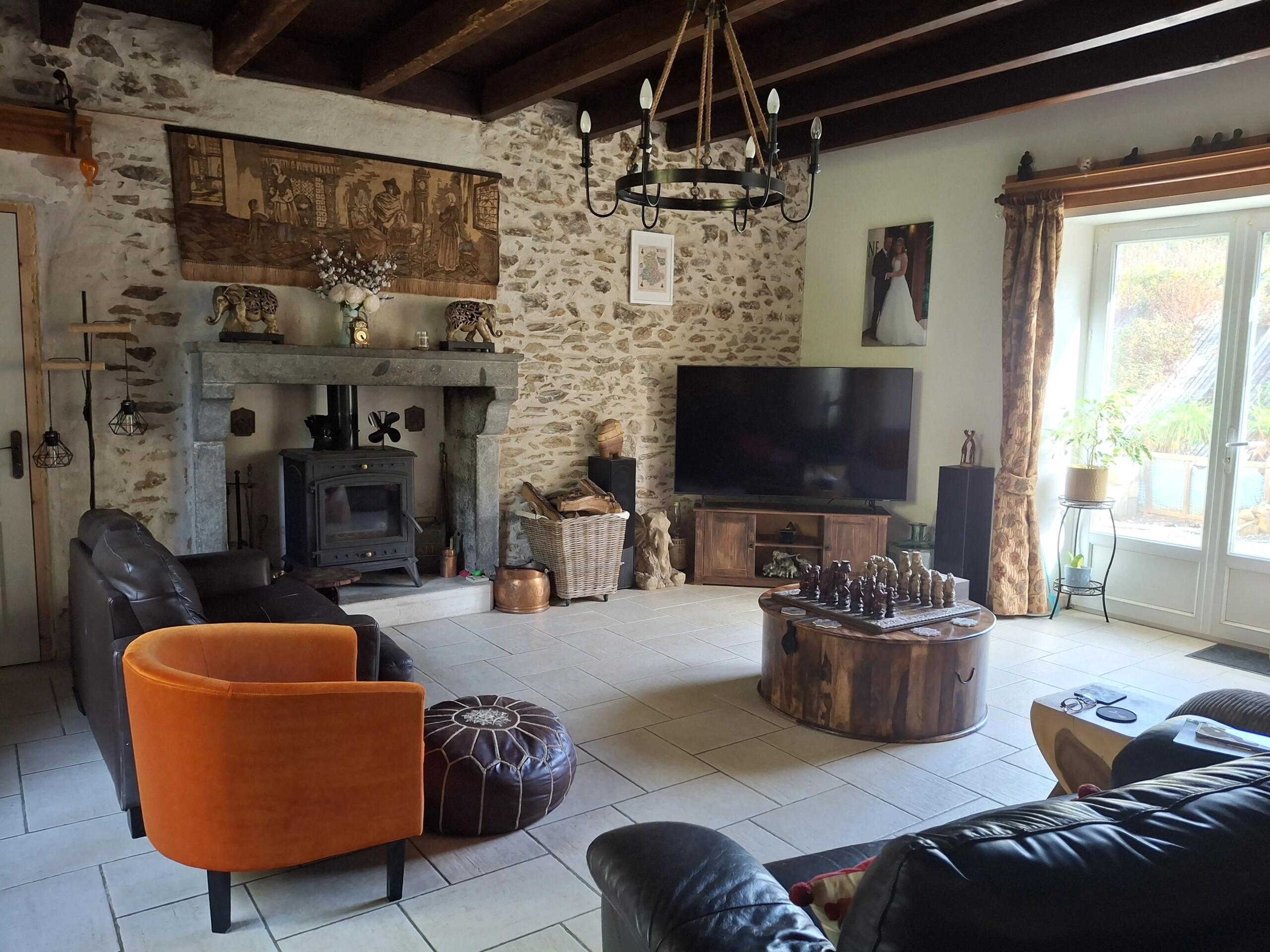 Peaceful Rural Retreat with 4+ bedrooms, 2 guest suites and Large Studio/Workshop, Nouvelle-Aquitaine – France – BVI87264