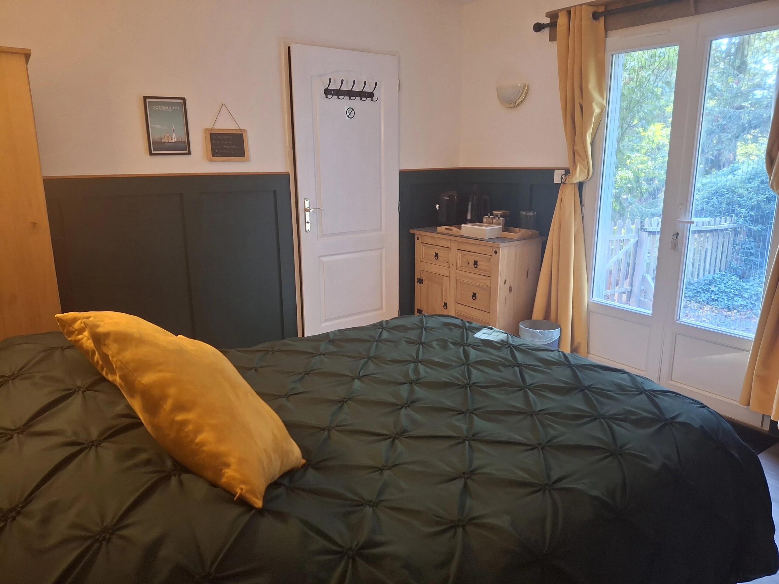 Peaceful Rural Retreat with 4+ bedrooms, 2 guest suites and Large Studio/Workshop, Nouvelle-Aquitaine – France – BVI87264