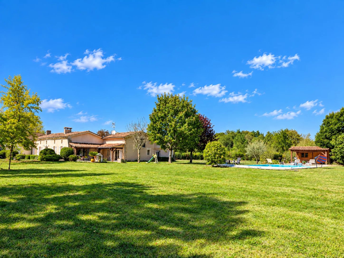 Large Country House with Pool and Views nr Blaye, Nouvelle-Aquitaine – France – BVI87437