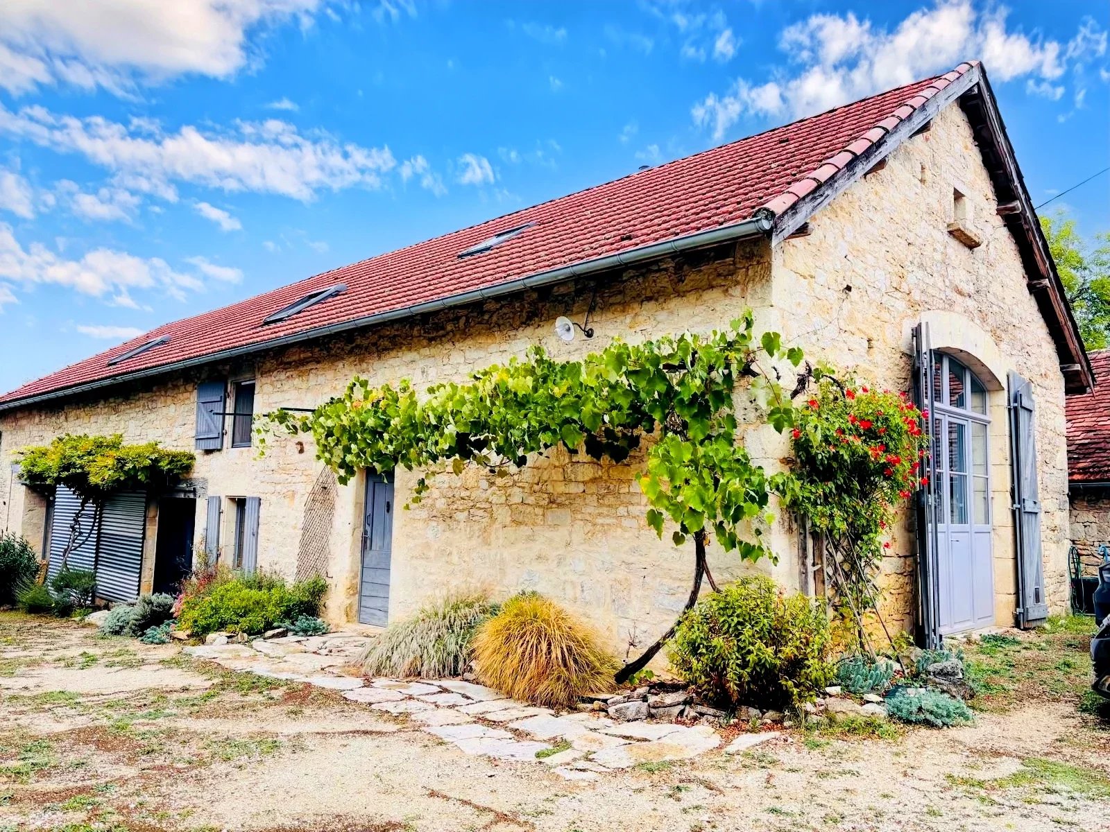 Stunning 4-bedroom stone barn conversion with heated pool near Labastide-Murat, Occitanie – France – BVI87516