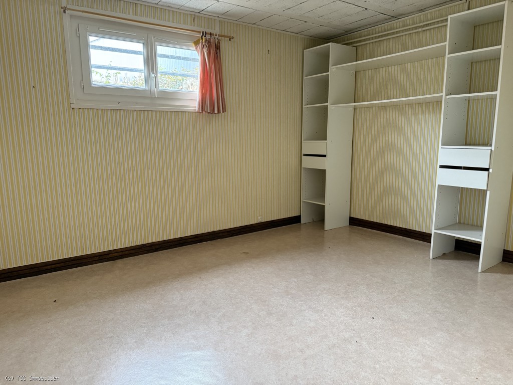 5 bedroom House in Ruffec, France – r7609