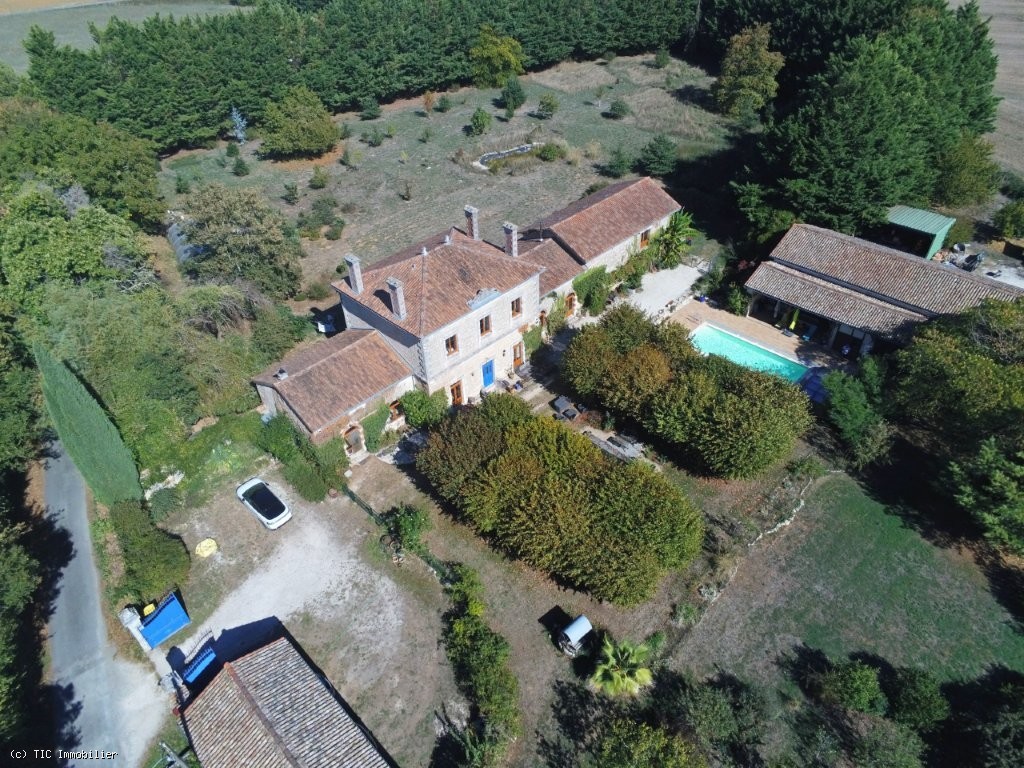 5 bedroom House in Ruffec, France – r7607