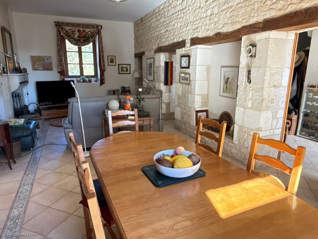 5 bedroom House in Ruffec, France – r7607