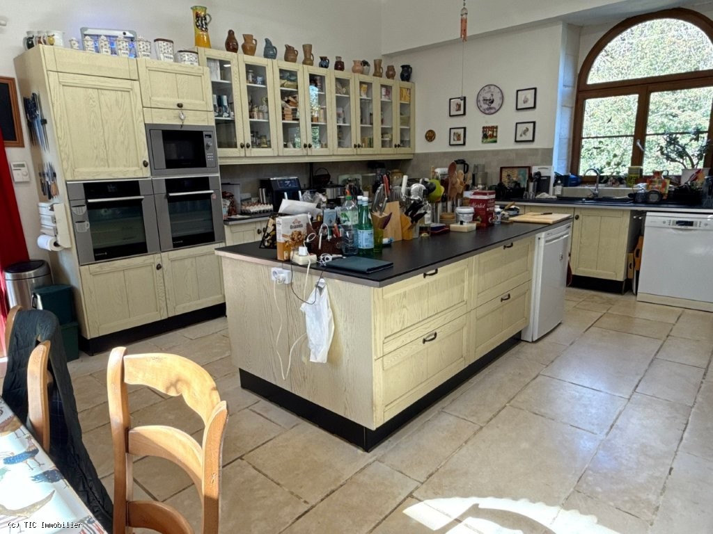 5 bedroom House in Ruffec, France – r7607