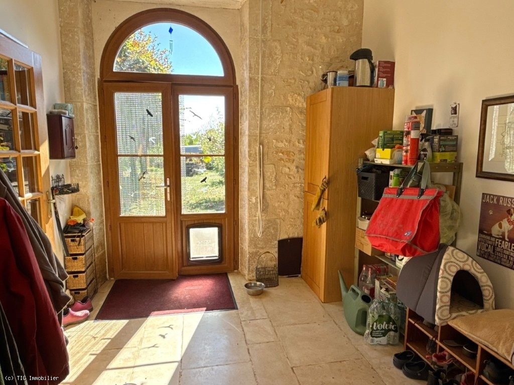 5 bedroom House in Ruffec, France – r7607