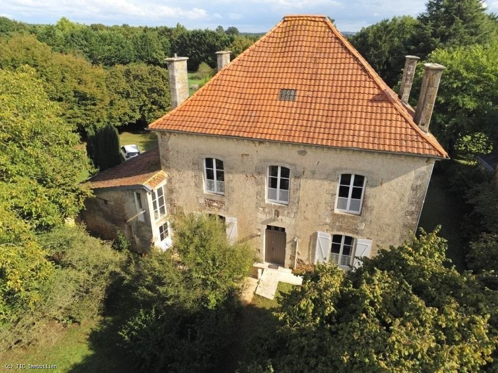 3 bedroom House in Couhe, Couhé, France – r7606