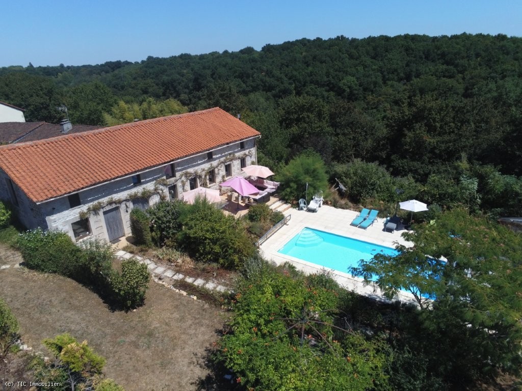 4 bedroom House in Civray, France – r7593