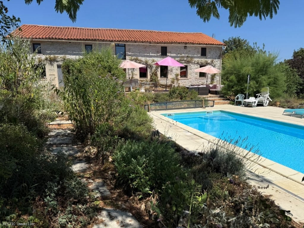 4 bedroom House in Civray, France – r7593