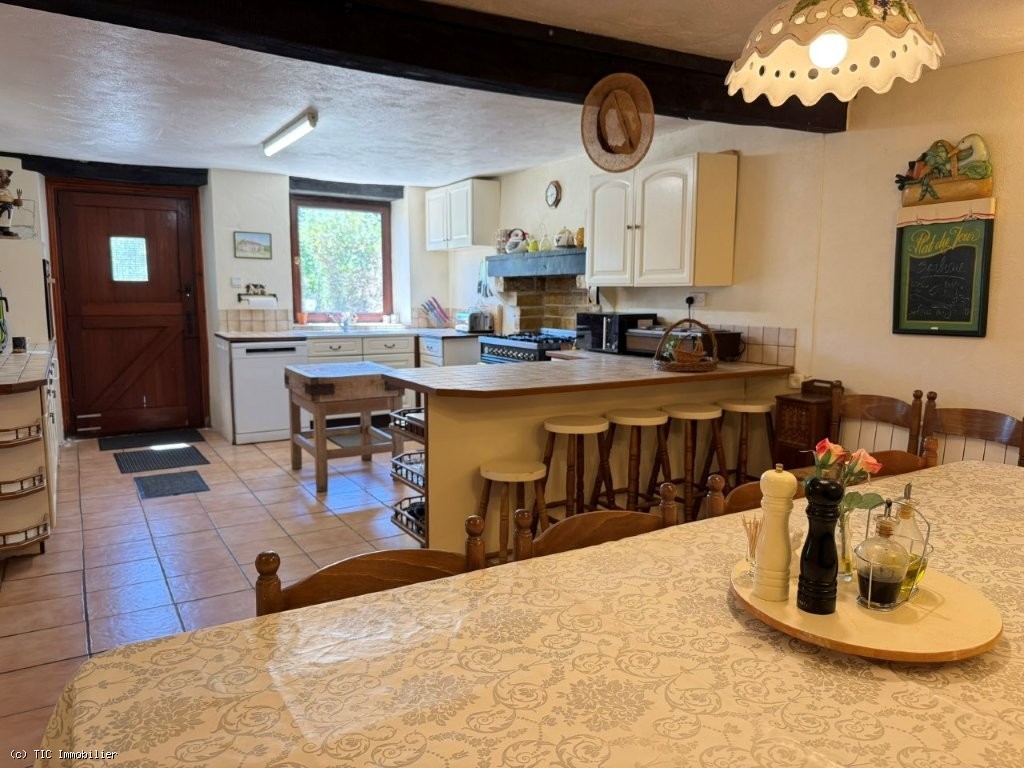 4 bedroom House in Civray, France – r7593