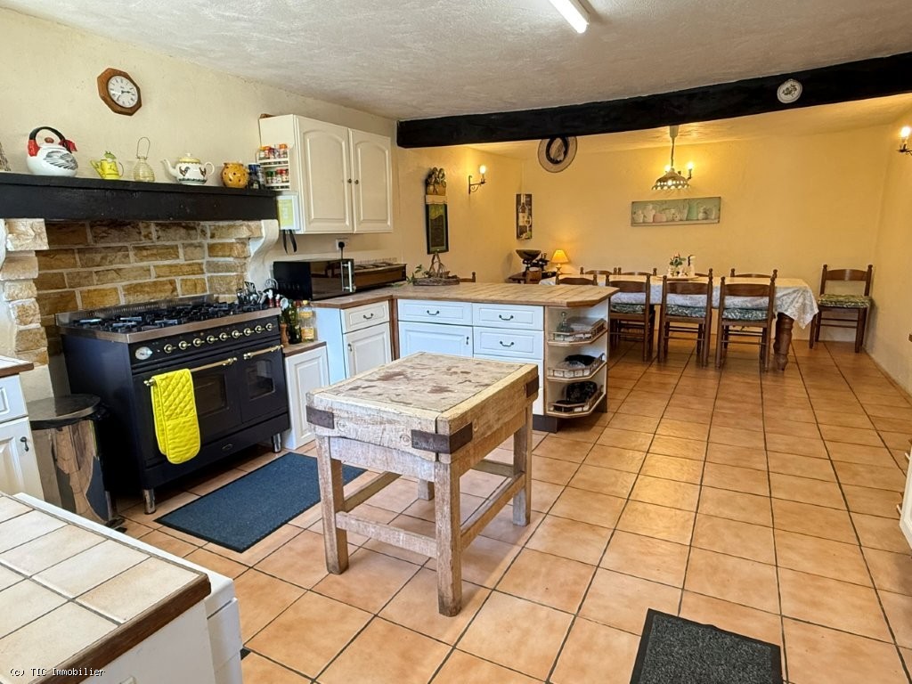 4 bedroom House in Civray, France – r7593