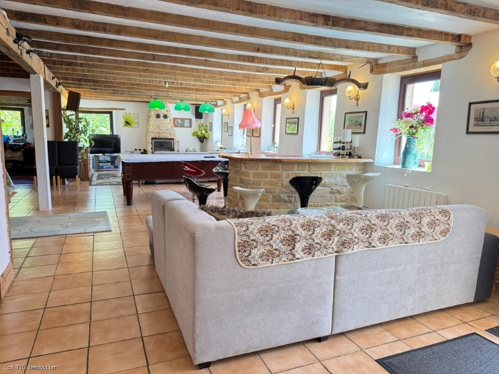 4 bedroom House in Civray, France – r7593