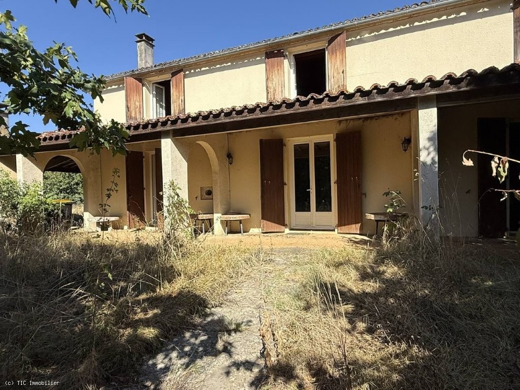4 bedroom House in Nanteuil-En-Vallee, Nanteuil-En-Vallée, France – r7579