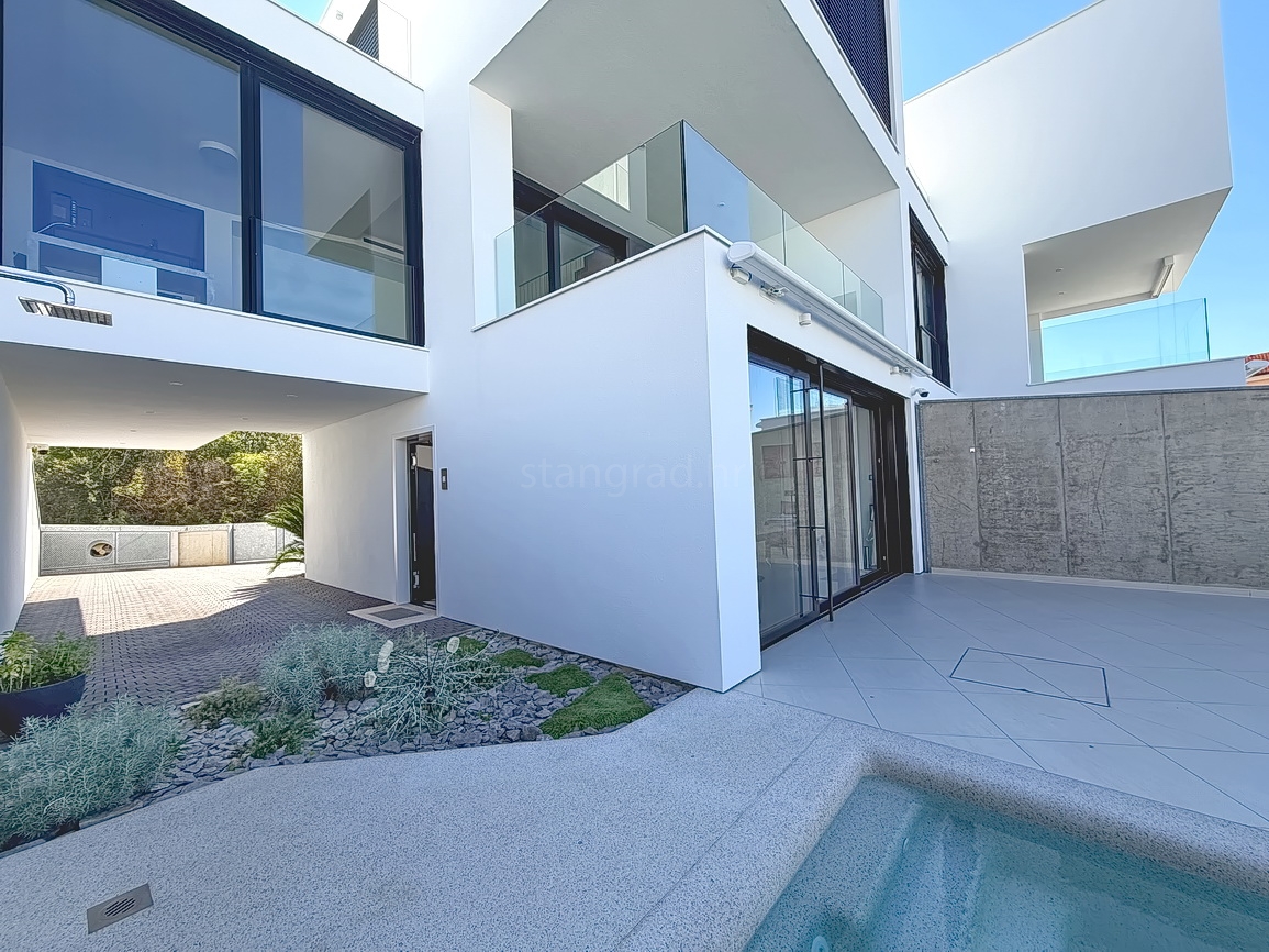 3 bedroom villa in Malinska-Dubašnica, Croatia – 103731