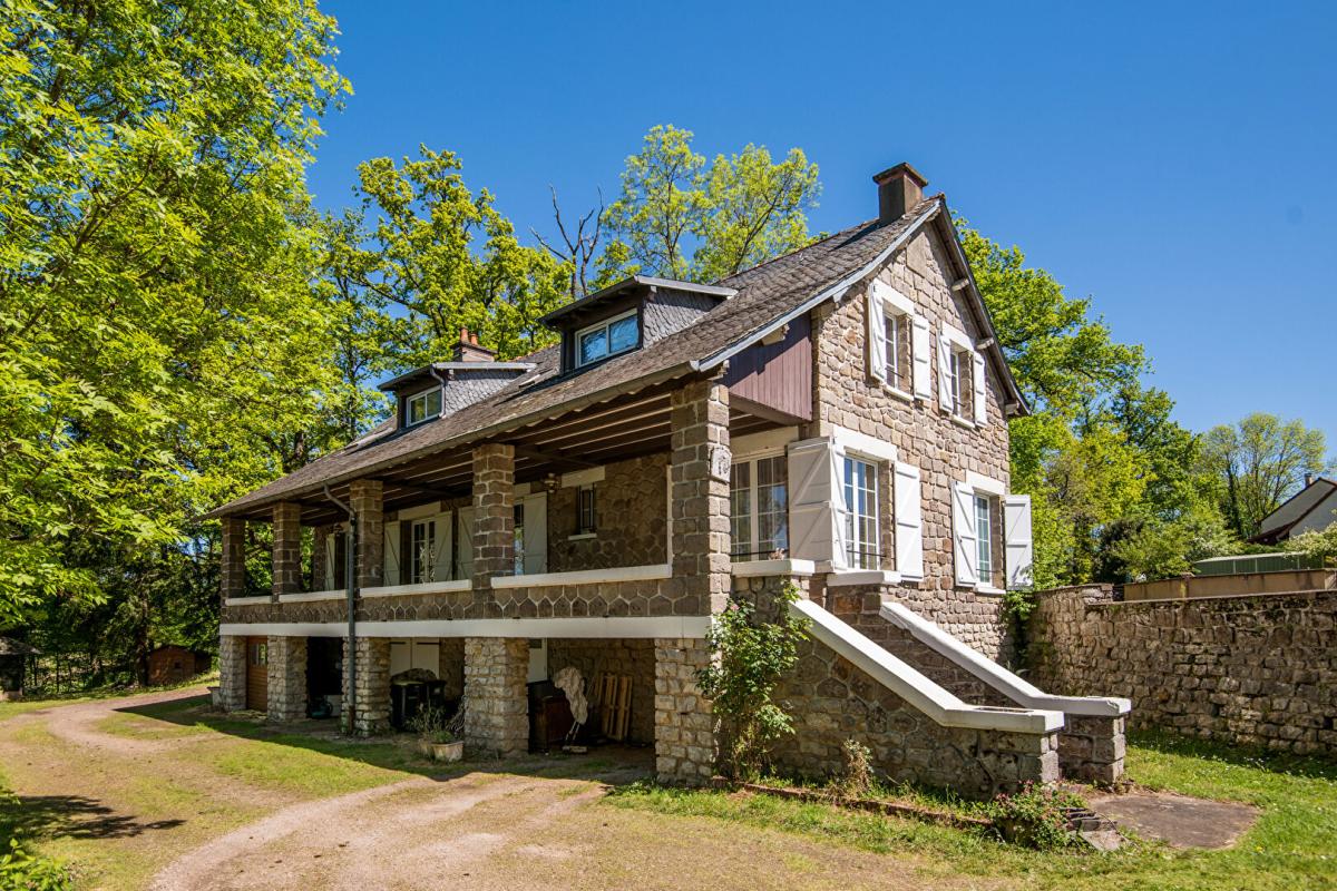 4 bedroom demeure in Saint Pantaleon De Larche, Corrèze, France