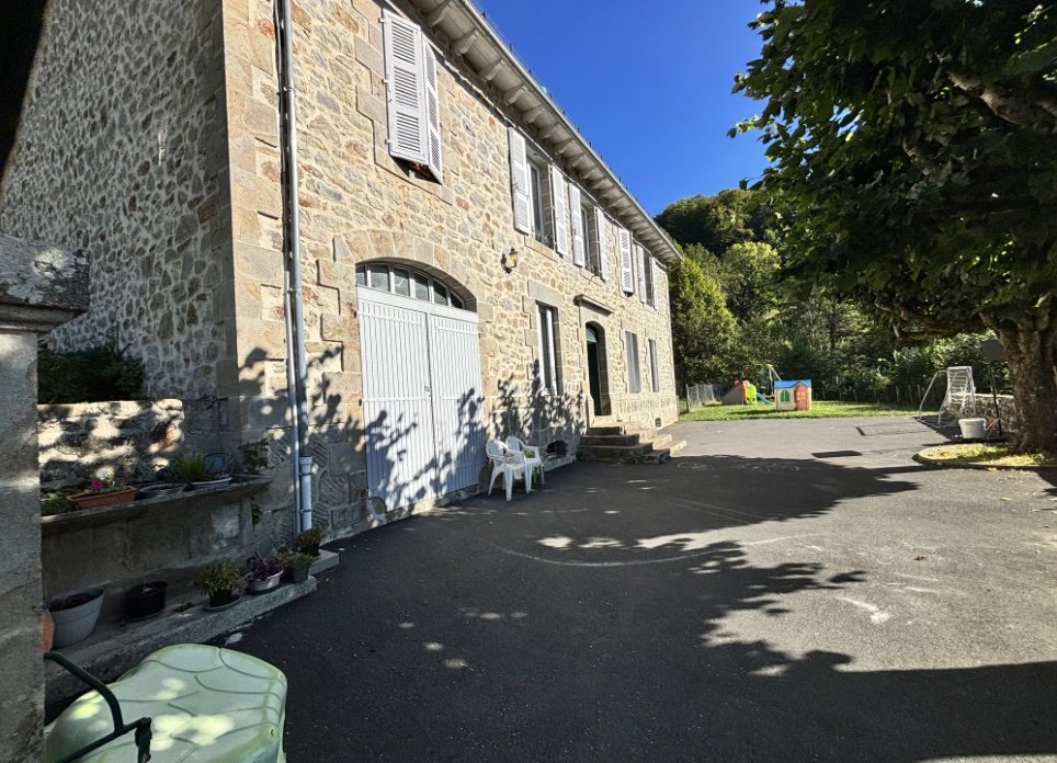 immeuble in Lascelle, Cantal, France