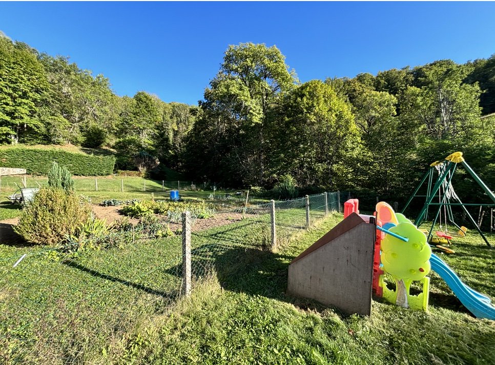 immeuble in Lascelle, Cantal, France