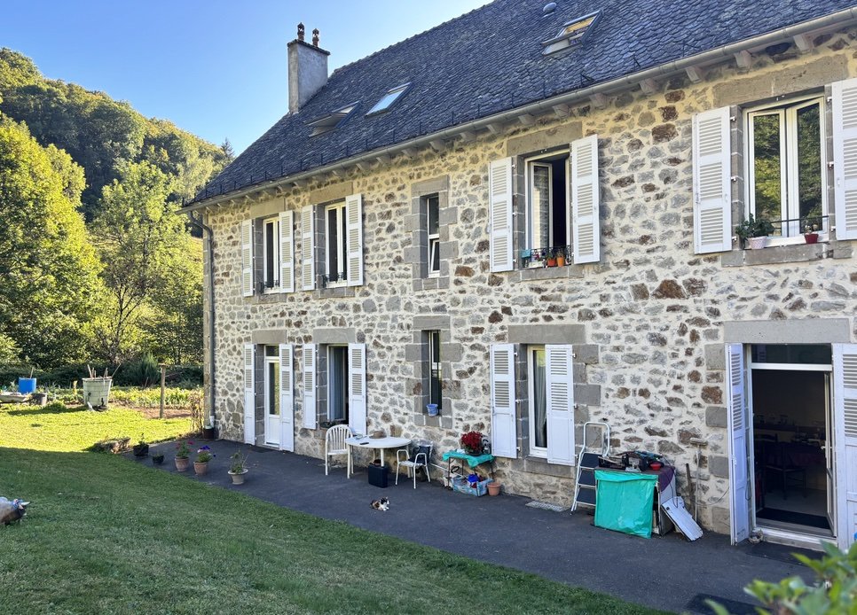 immeuble in Lascelle, Cantal, France
