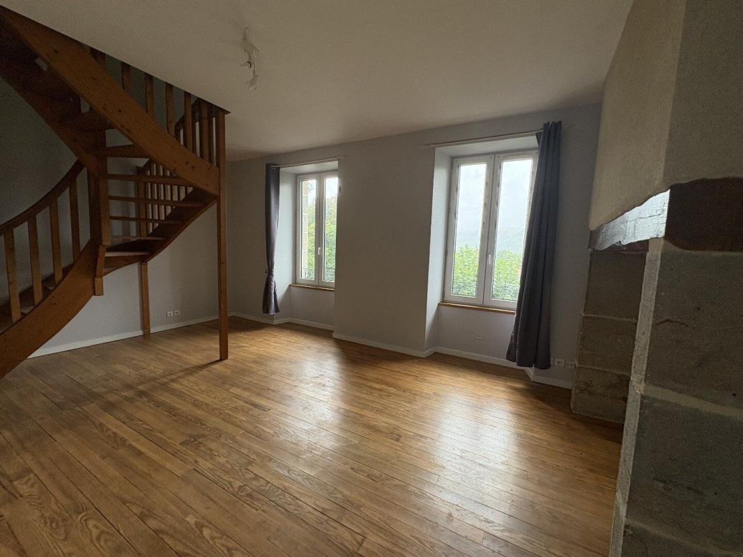 immeuble in Lascelle, Cantal, France