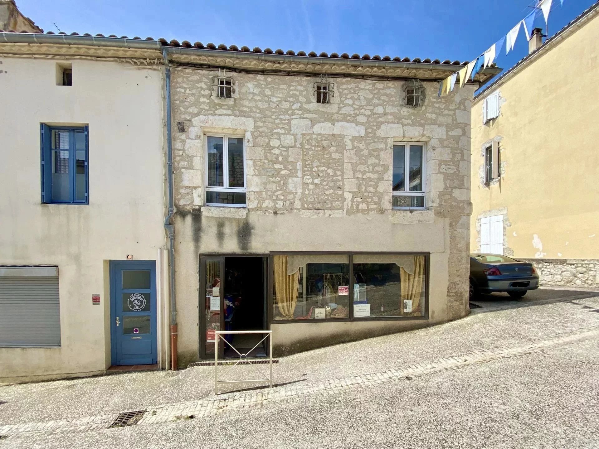 Large investment property in heart of Monflanquin’s bastide, Nouvelle-Aquitaine – France – BVI78002