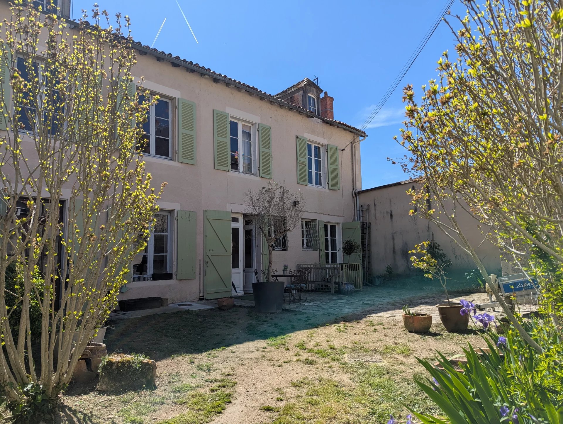 2 character properties in the heart of Montmorillon, Nouvelle-Aquitaine – France – BVI80483