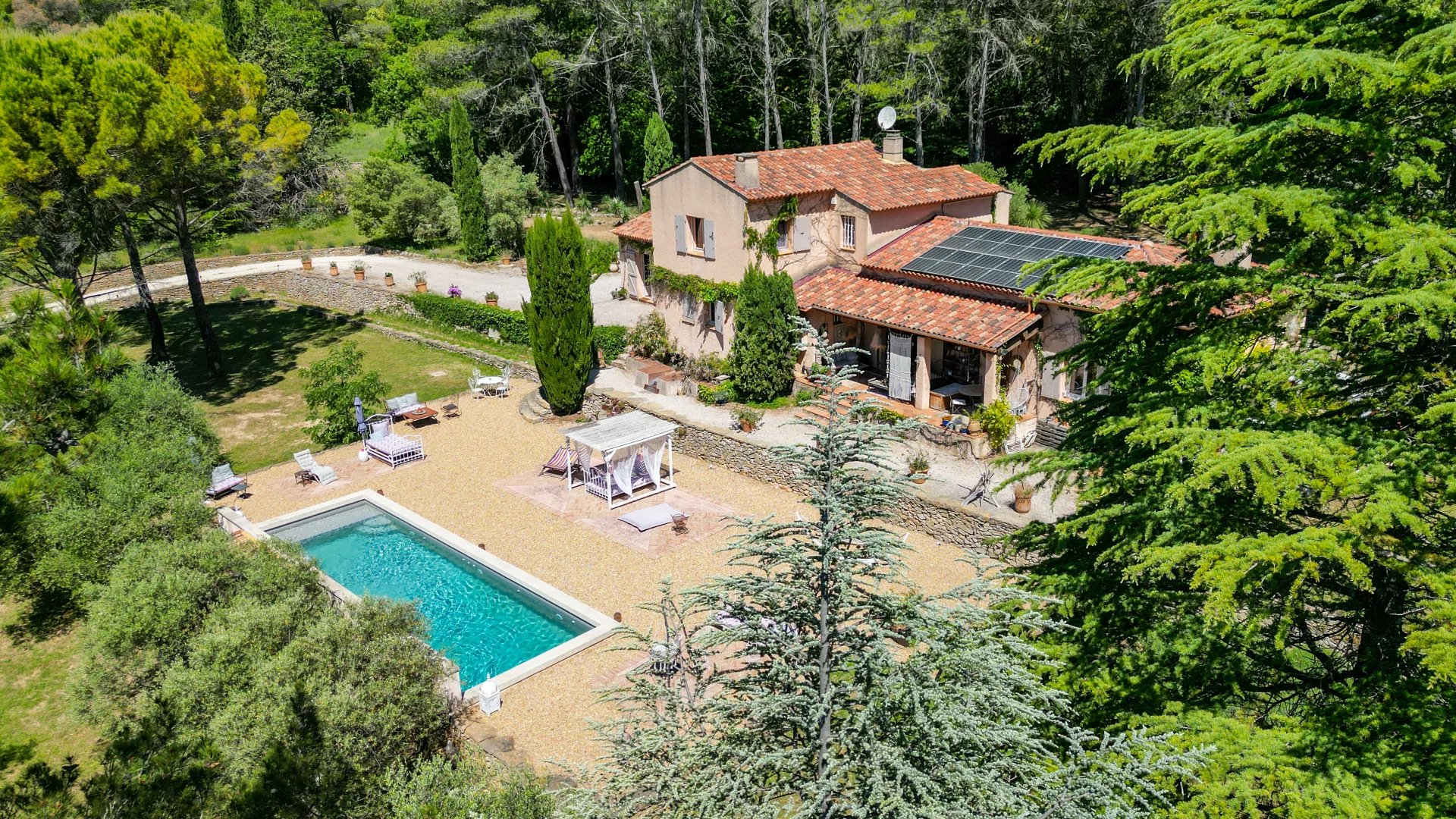 Renovated Country House with Pool and Outbuilding – La Roquebrussanne, Var, Provence-Alpes-Côte d’Azur – France – BVI80849
