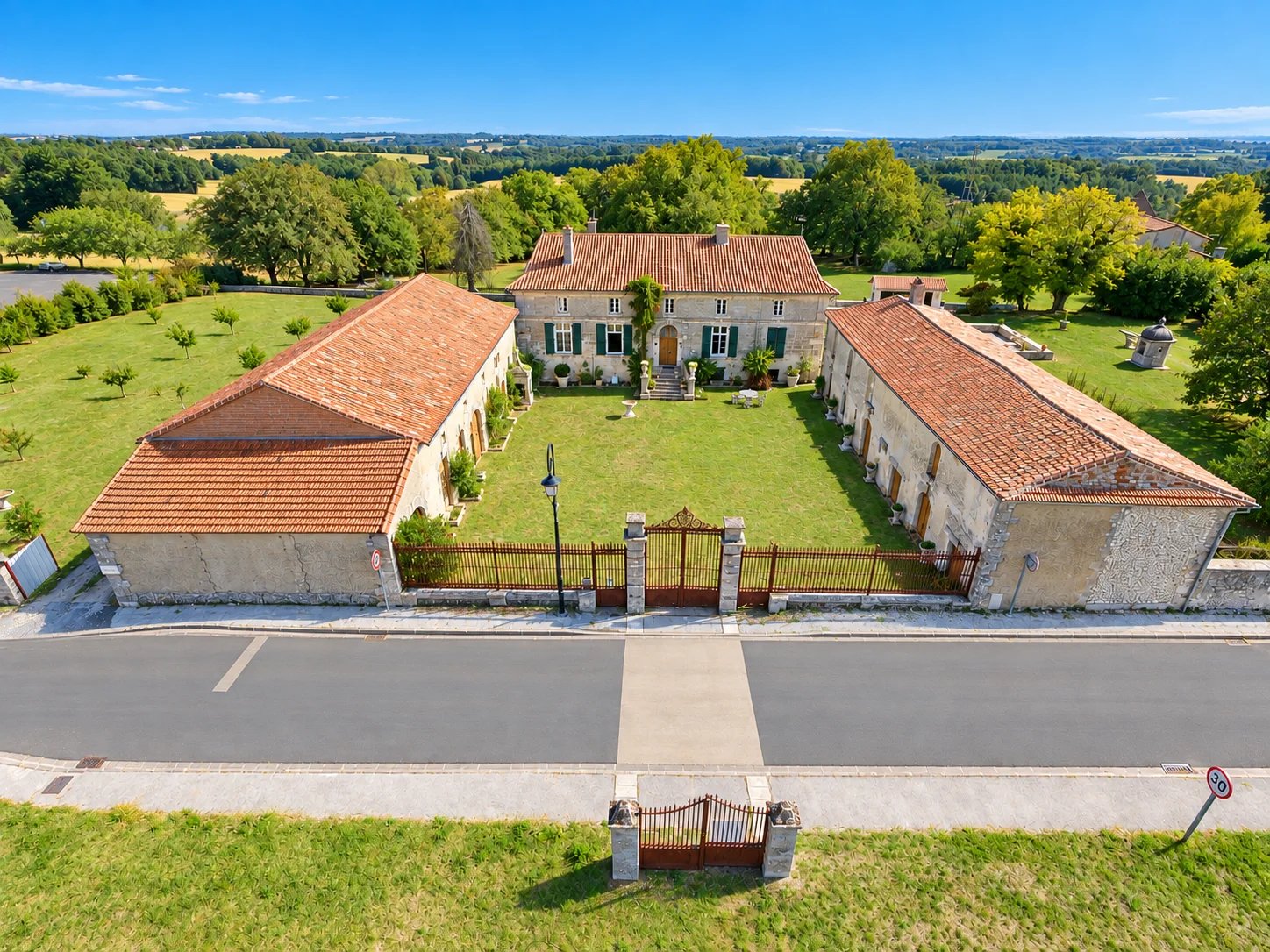 Charming 18th century Chartreuse with barns and swimming pool, Nouvelle-Aquitaine – France – BVI83273