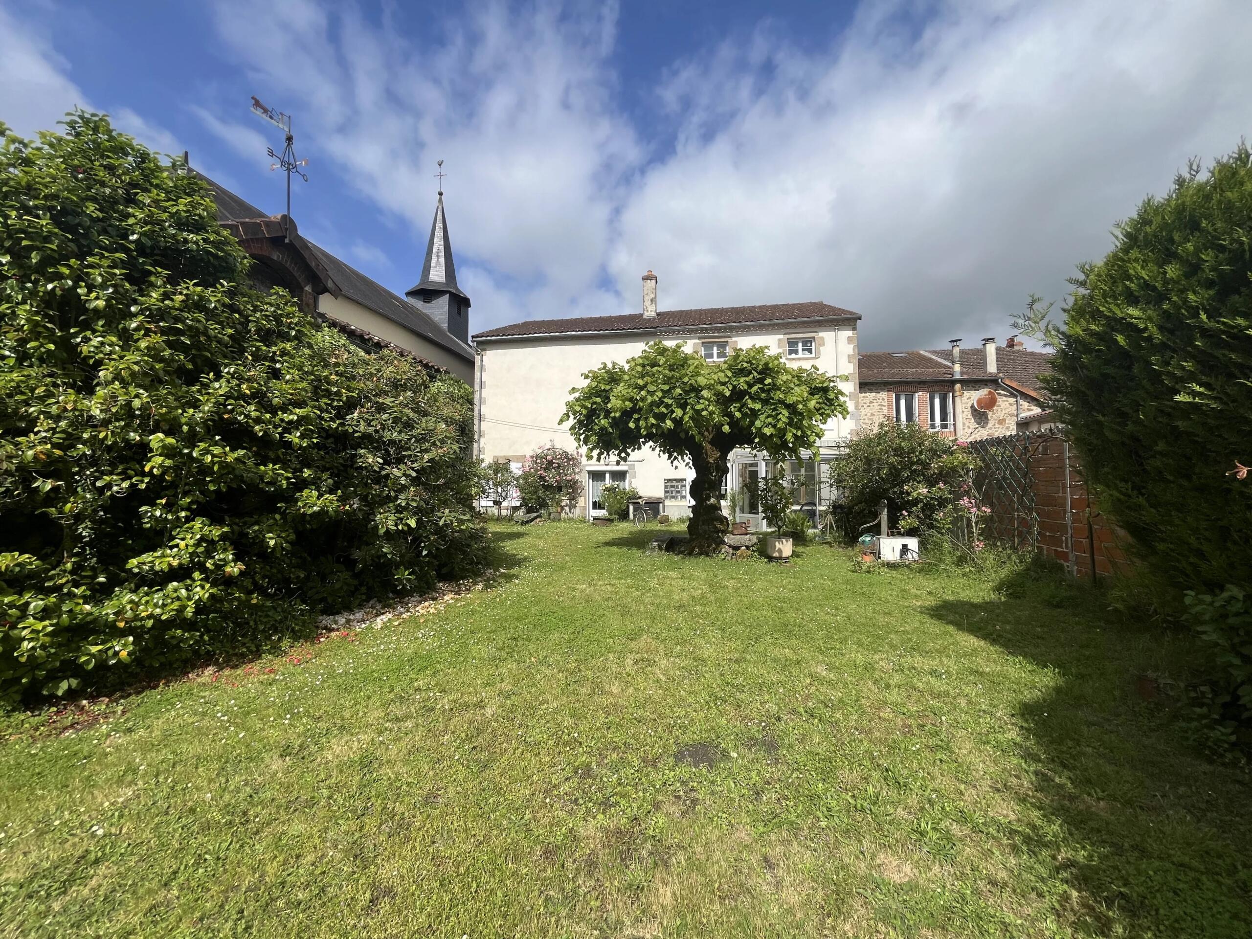 Delightful large family 4 bed home in a village, Nouvelle-Aquitaine – France – BVI84978