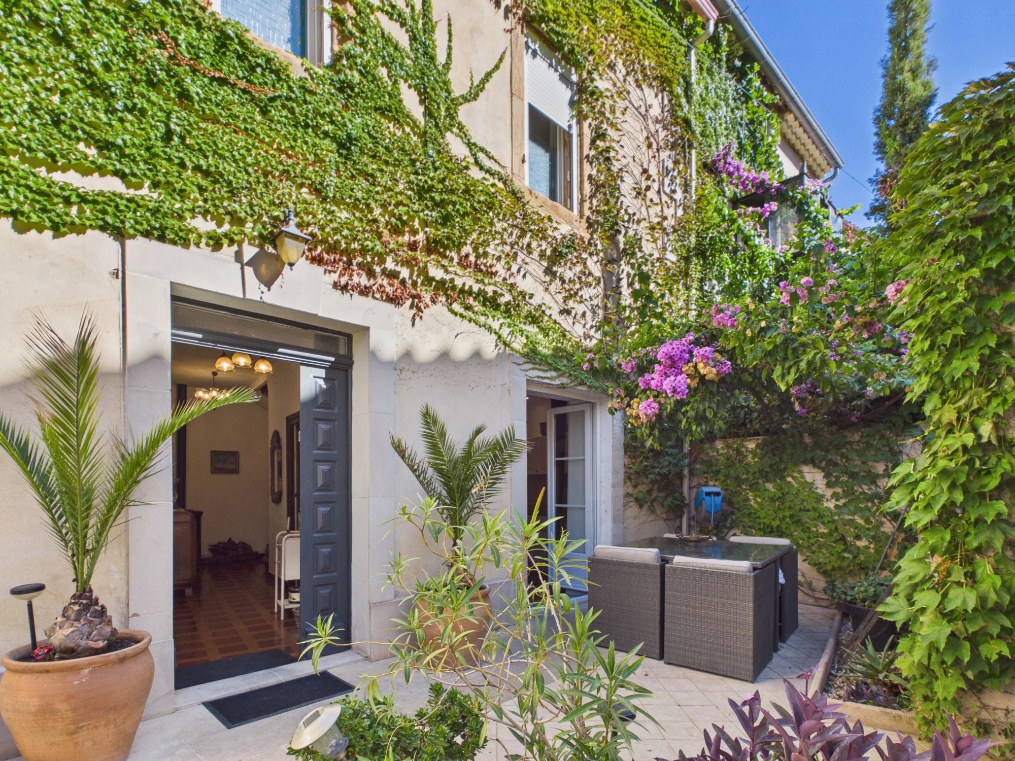 Spacious living meets outdoor sunshine –  5 en suite bedrooms, Occitanie – France – BVI85732