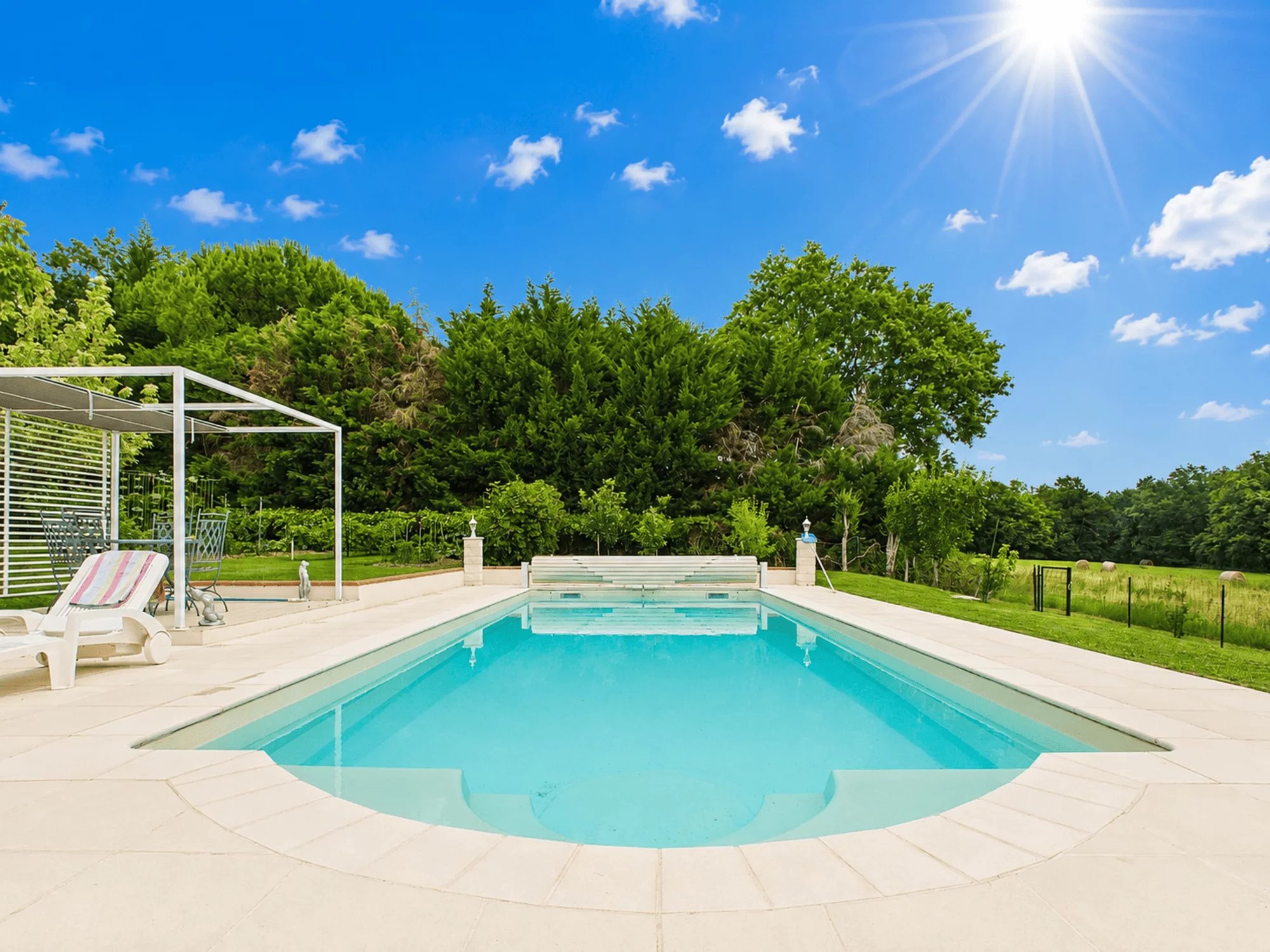 Secluded house and pool with far reaching views, Nouvelle-Aquitaine – France – BVI85877